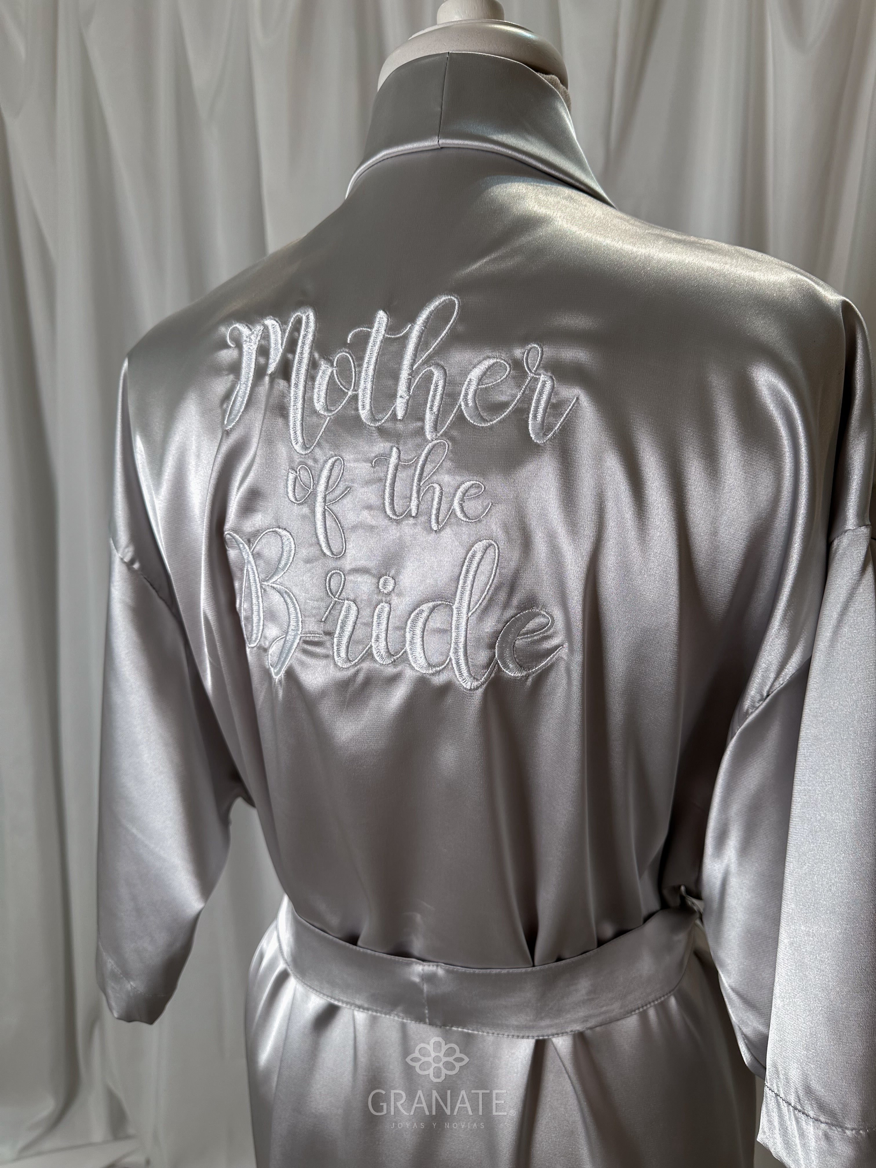 Bata Bordada “Mother Of The Bride” - Colores a Elegir