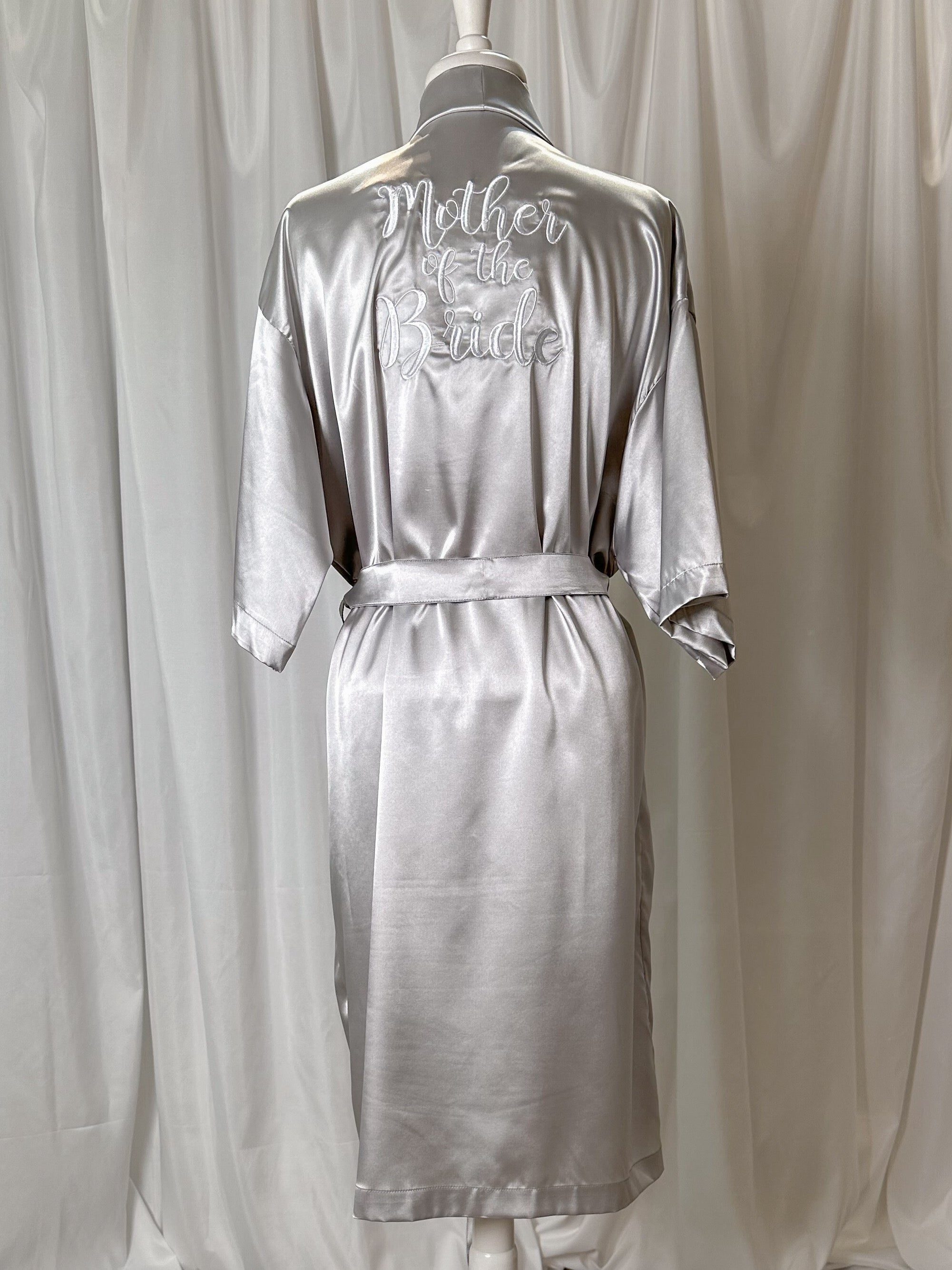 Bata Bordada “Mother Of The Bride” - Colores a Elegir