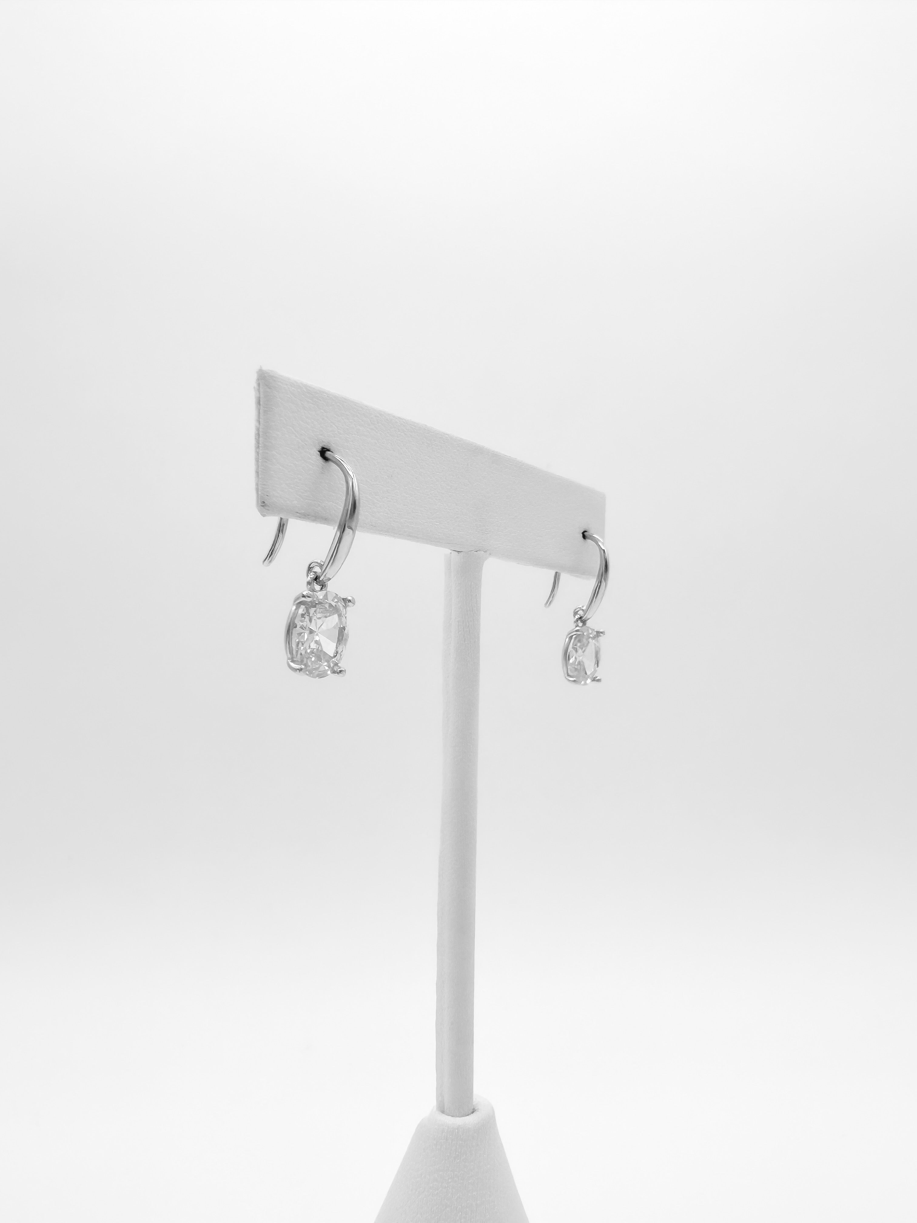Arete Oval de Plata