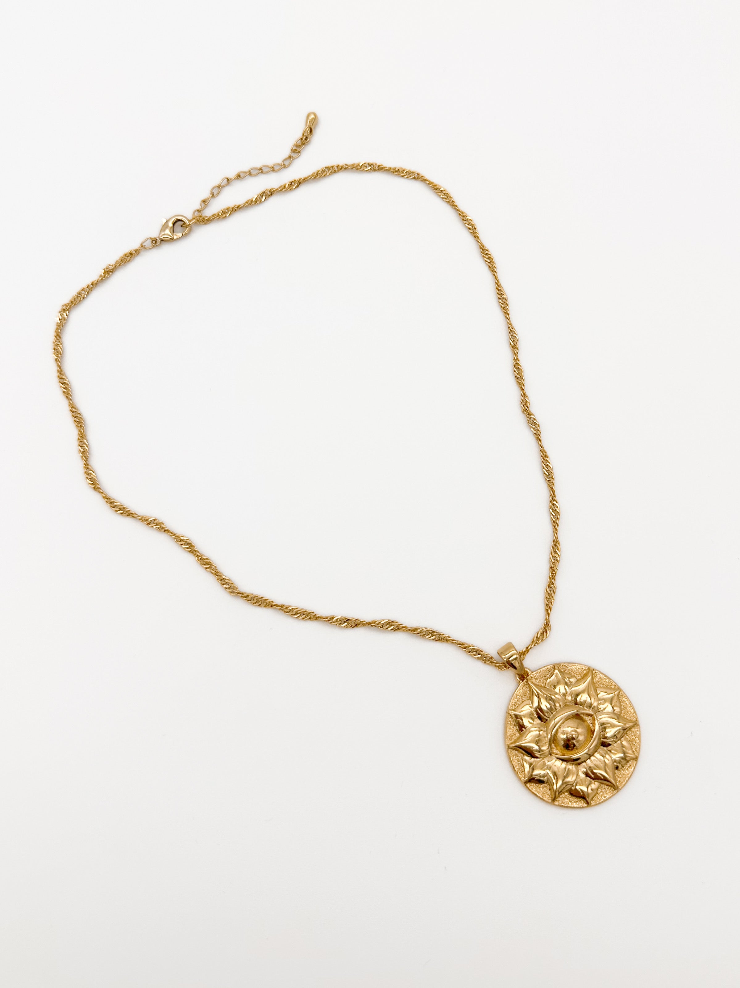 Collar Medalla Ojo Grande