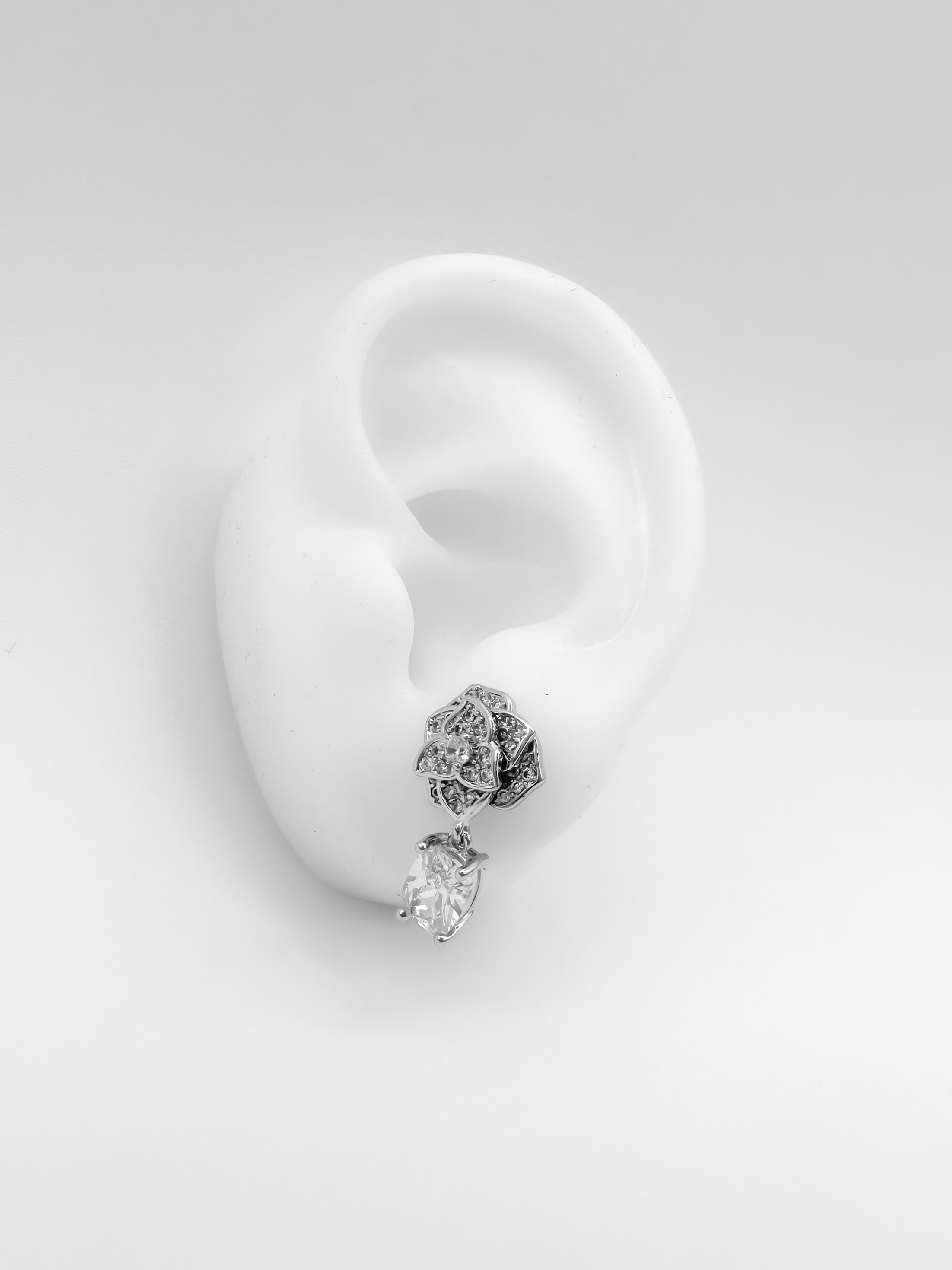 Aretes Flor Pétalos Ovalo