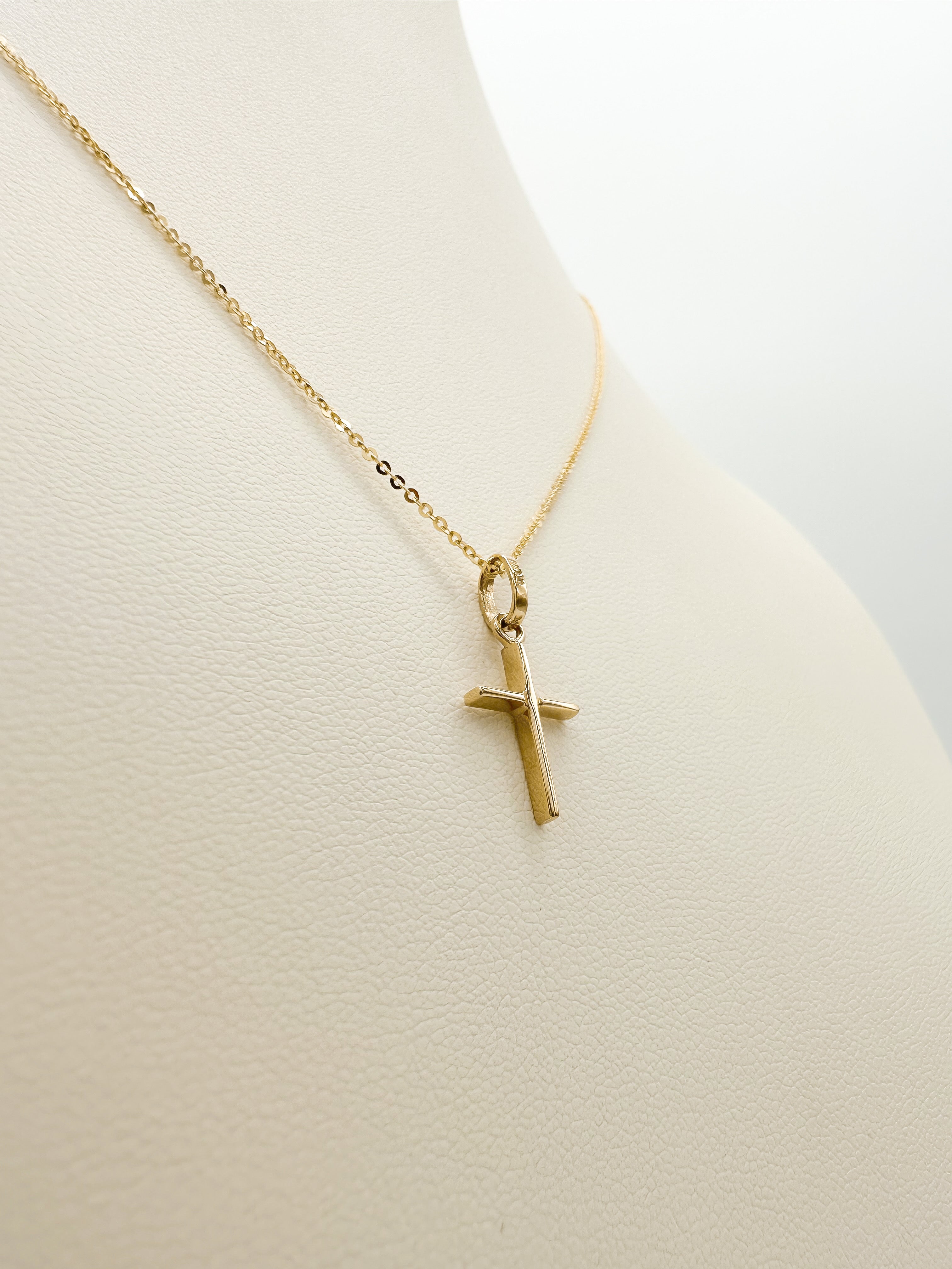 Cadena y Cruz Recta *Oro 14 Kilates
