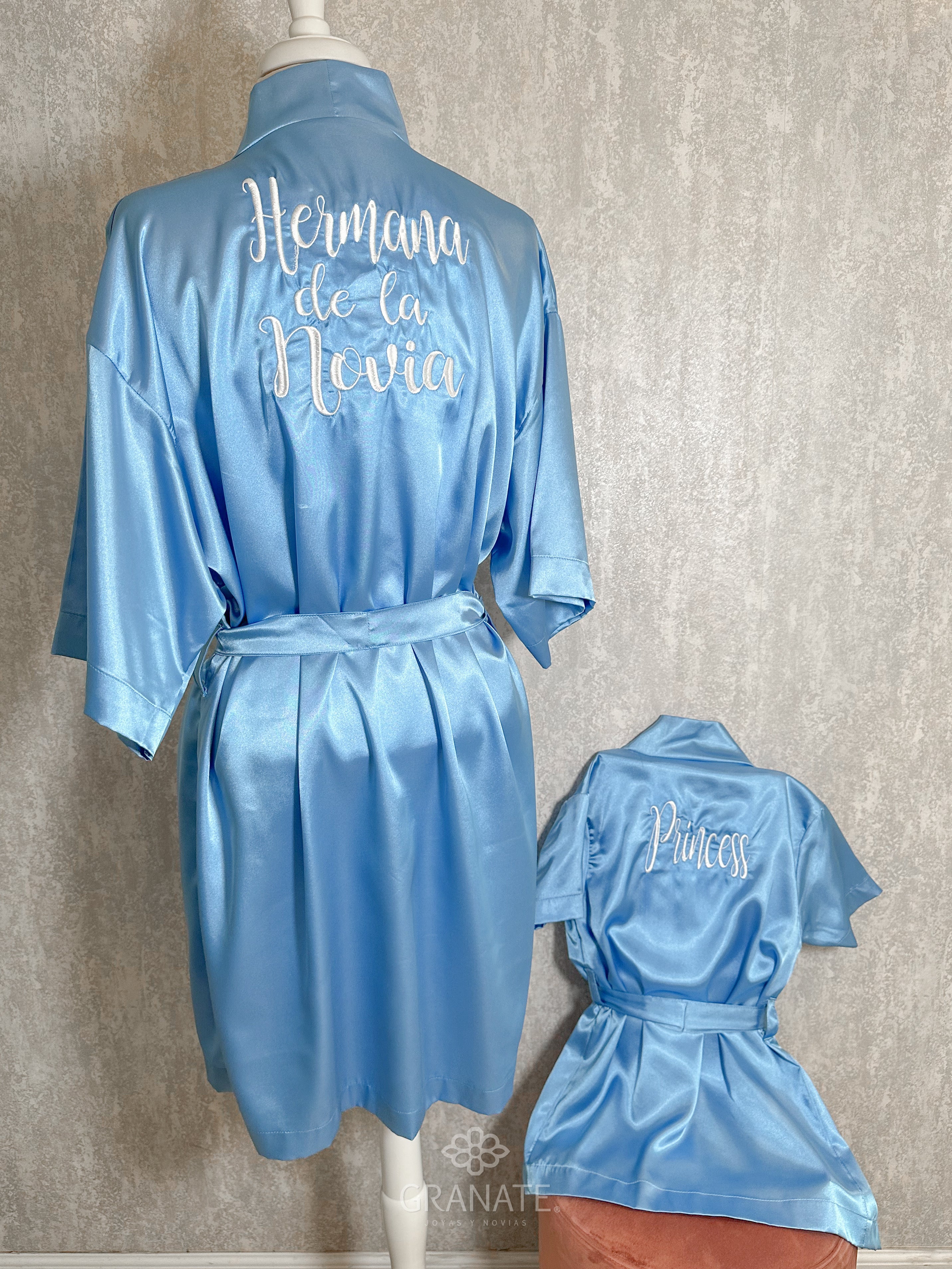 Bata Bordada “Hermana de la Novia” Azul Celeste