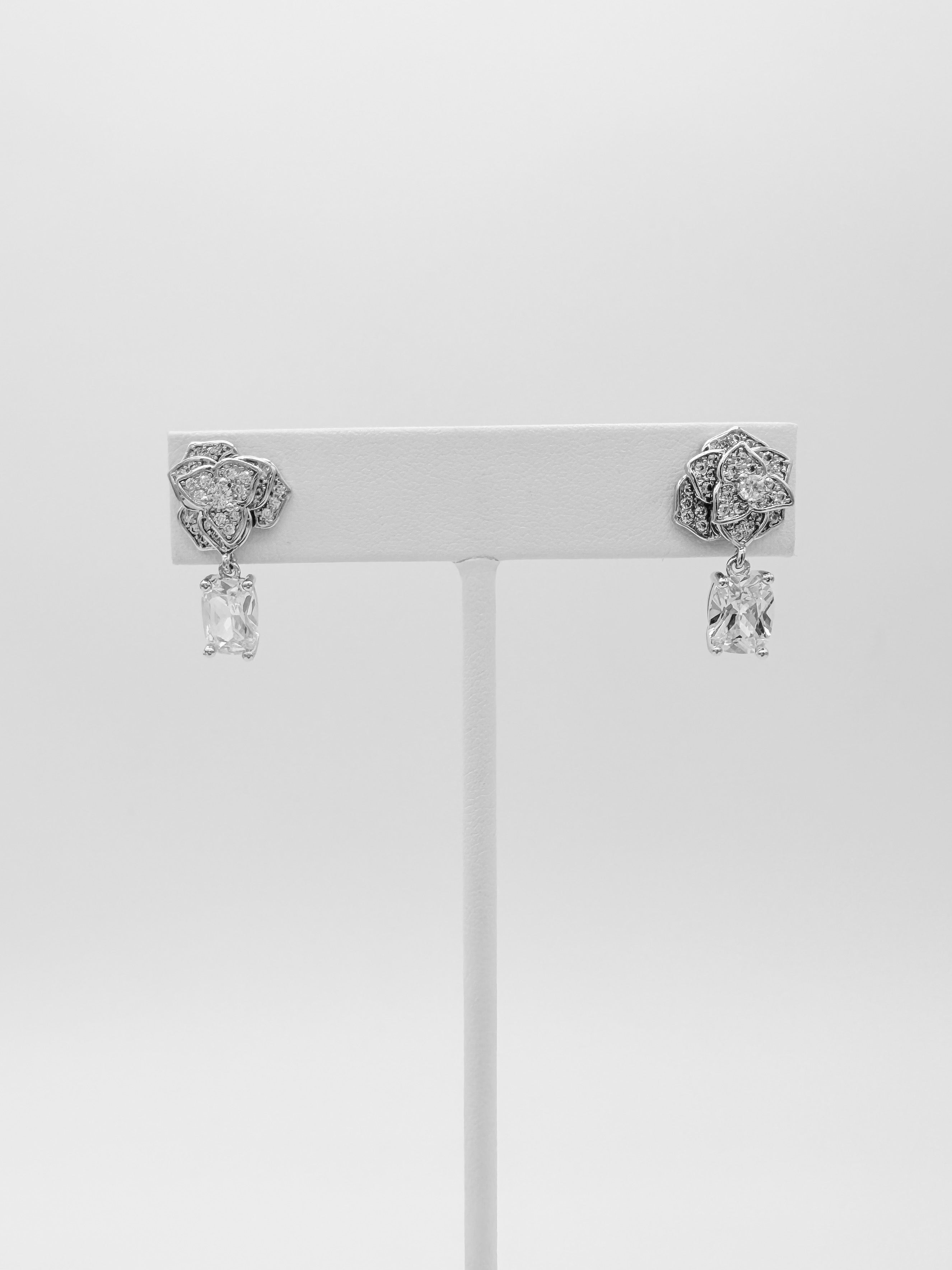 Aretes Flor Pétalos Ovalo