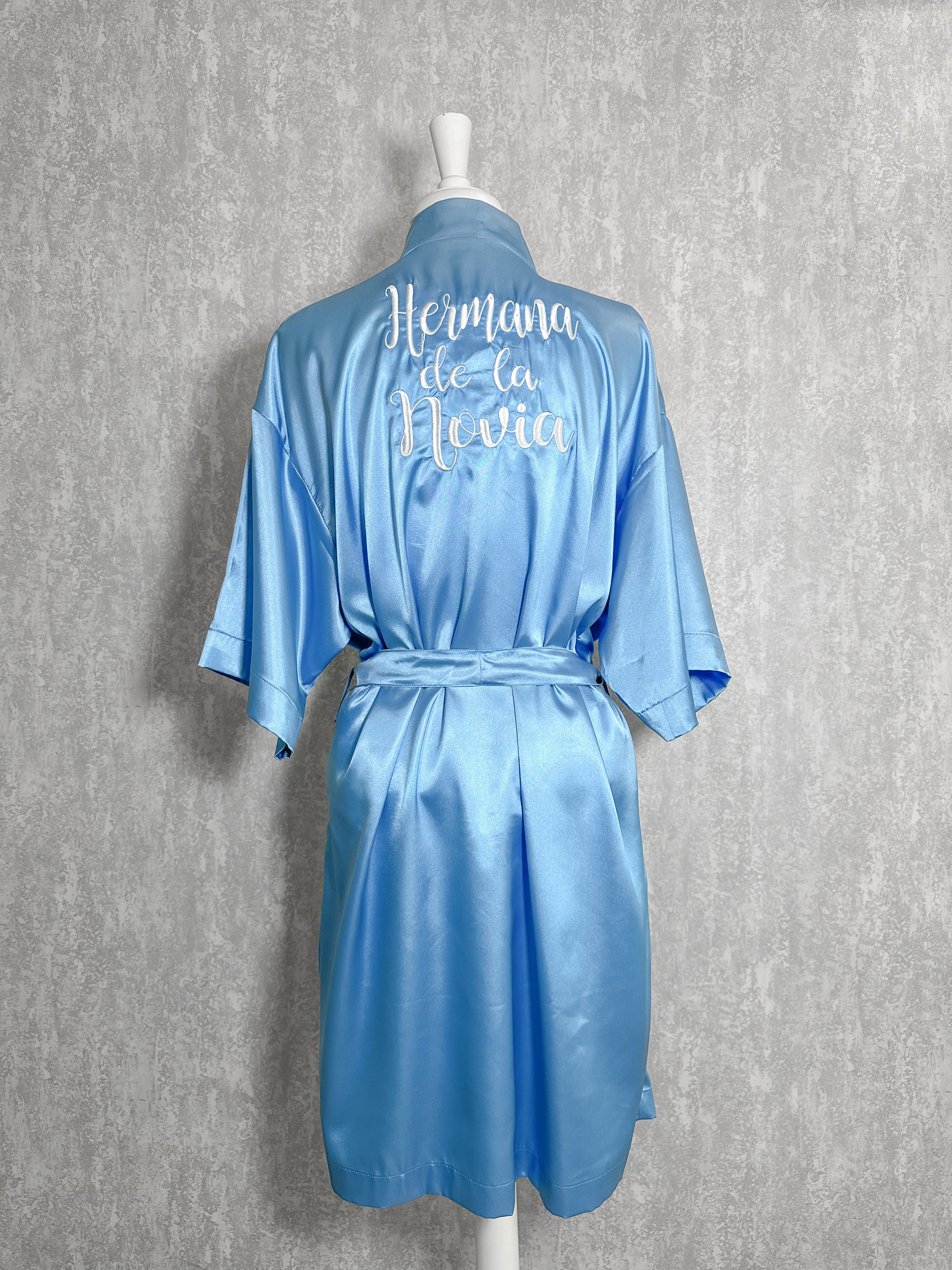 Bata Bordada “Hermana de la Novia” Azul Celeste