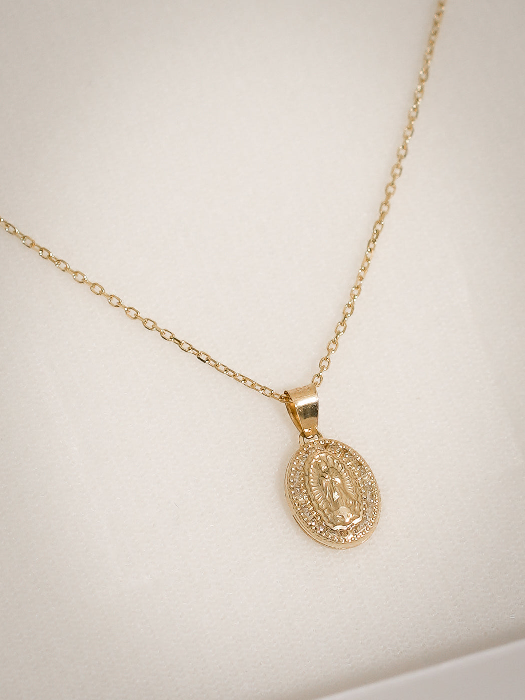 Collar Medalla Guadalupe de Oro 10 kilates