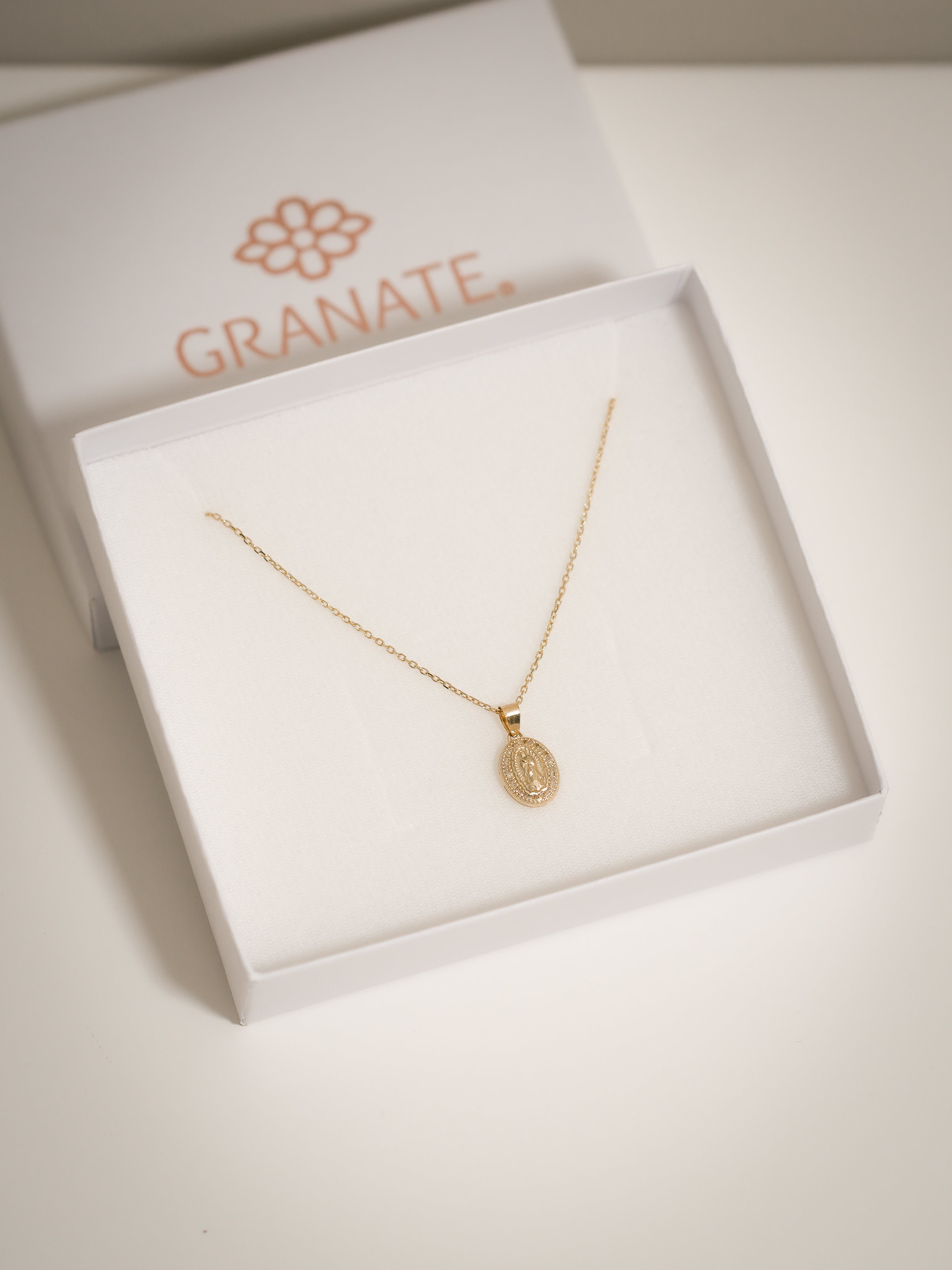 Collar Medalla Guadalupe de Oro 10 kilates