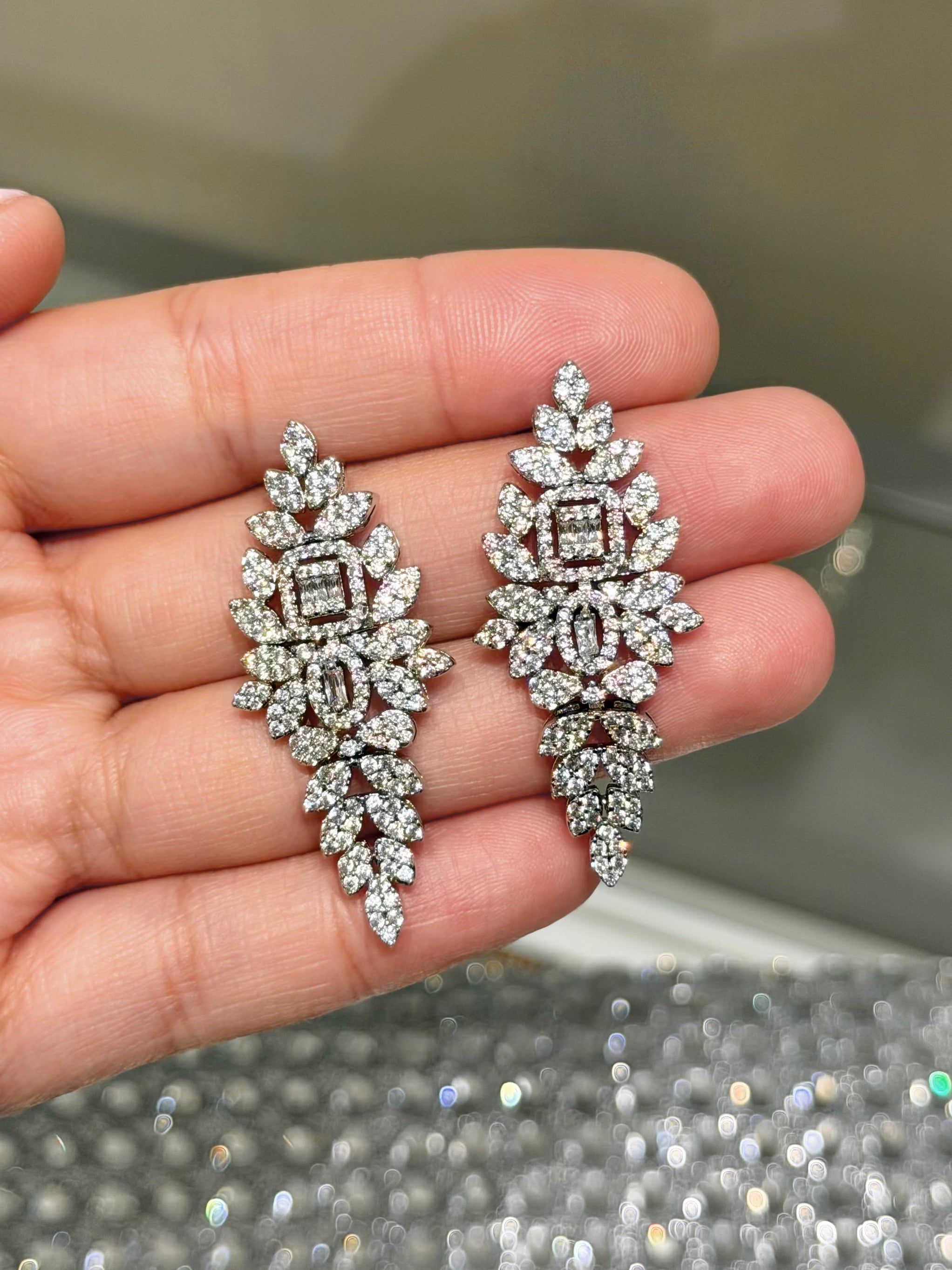 Aretes Hojas Cuadro Oval Centro