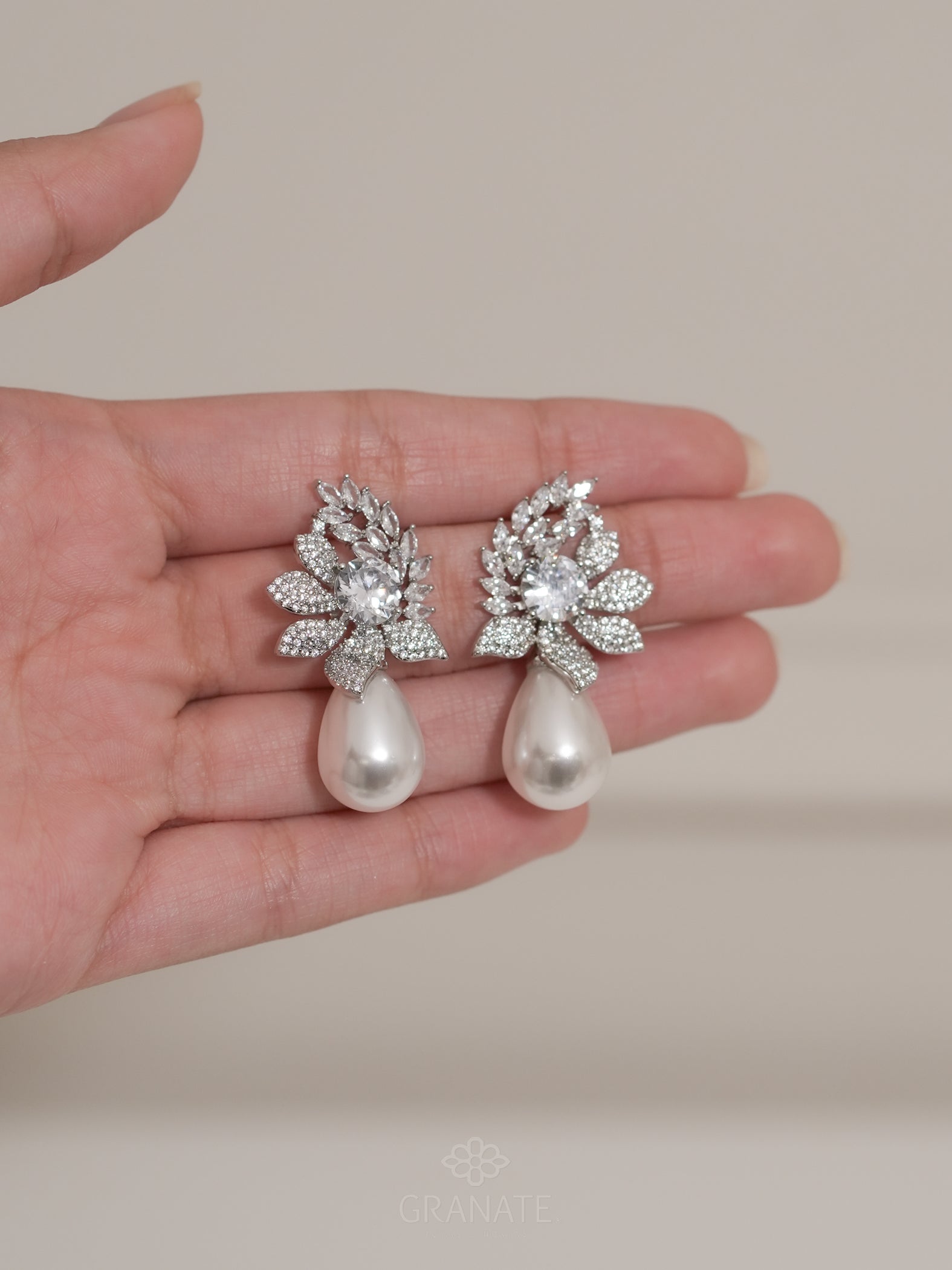 Aretes Flor Perla Gota