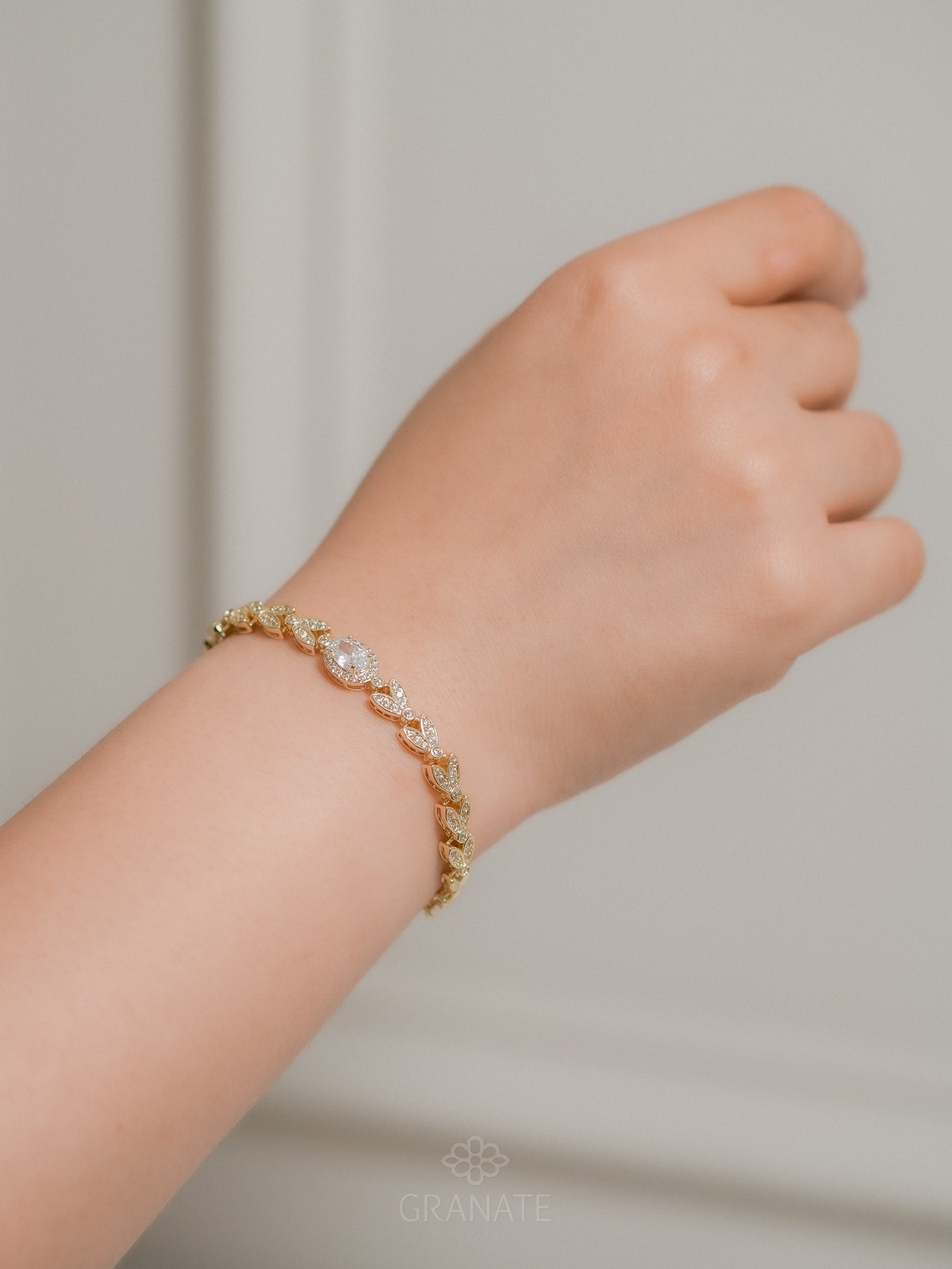 Pulsera Óvalo Hojas - Dorado