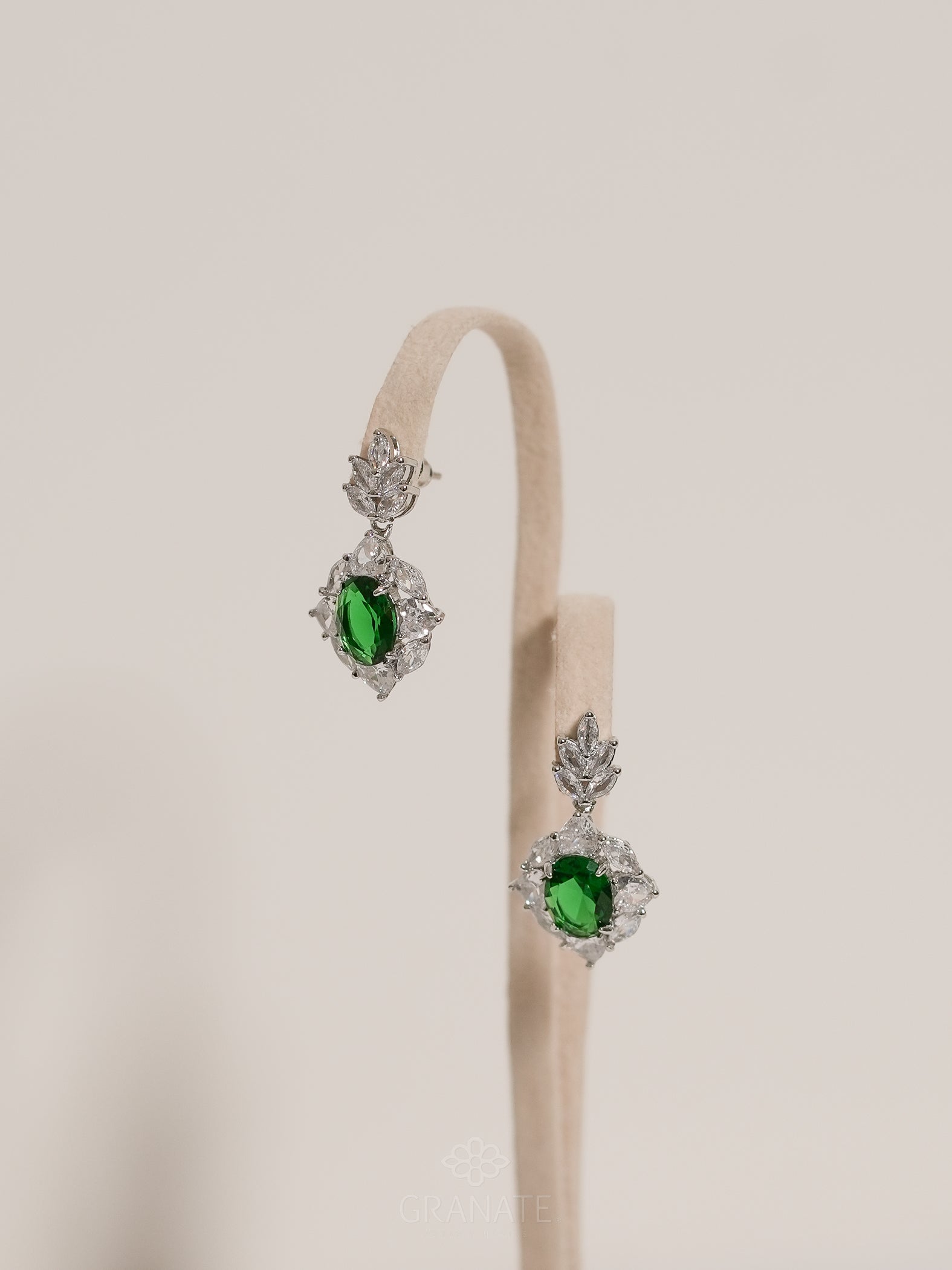 Aretes Oval Esmeralda