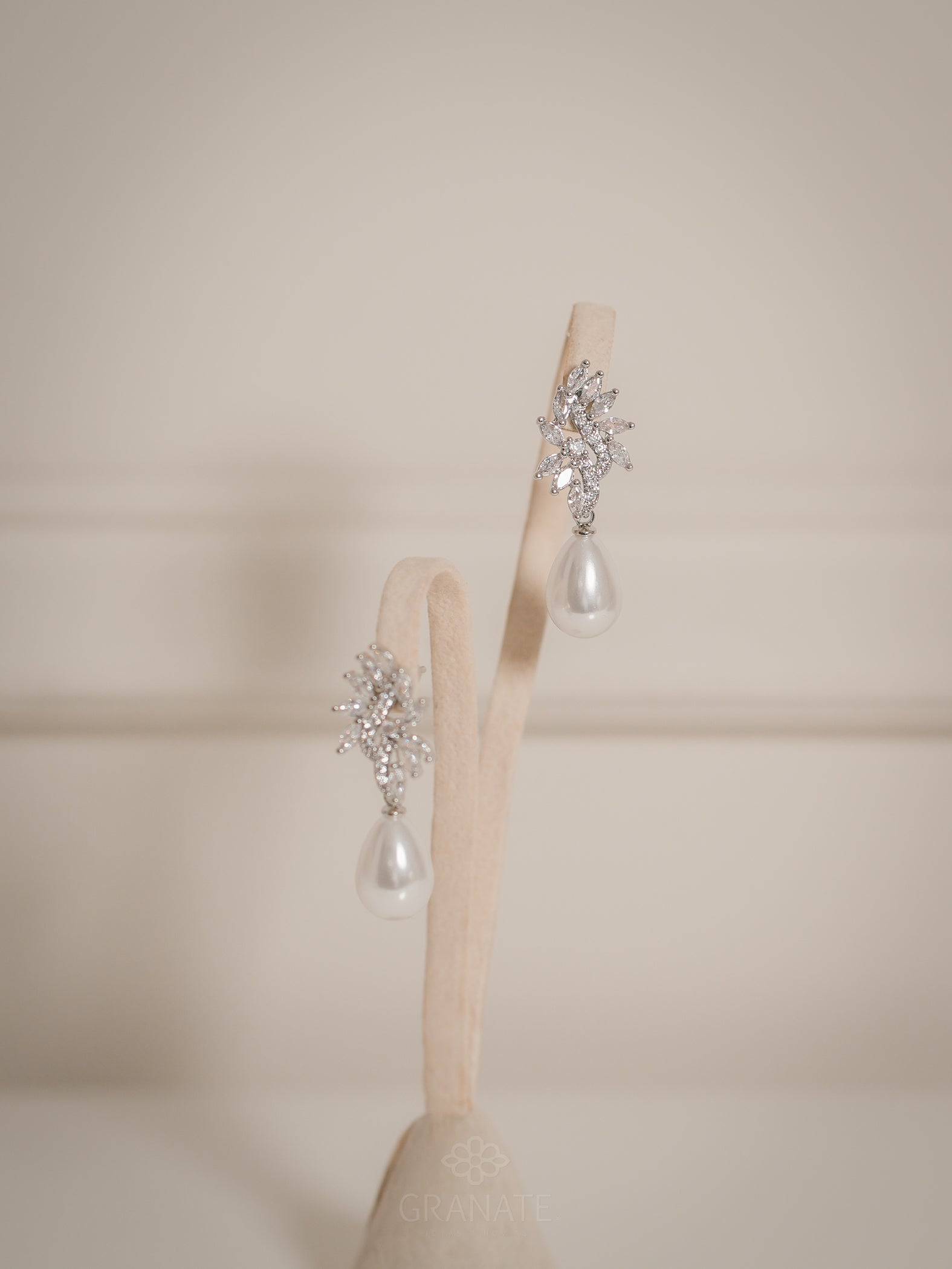 Aretes Marquises y Perla Gota