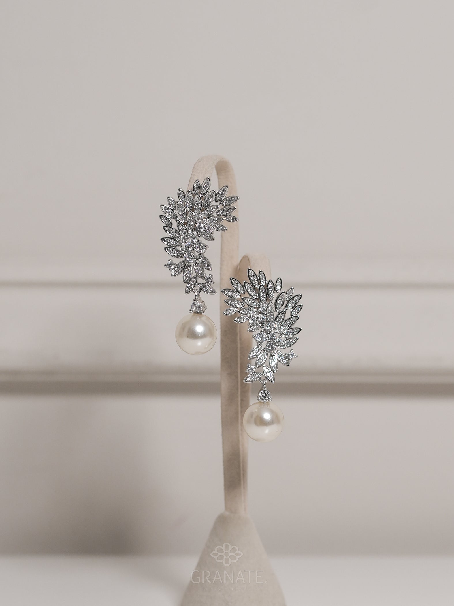 Aretes Hojas y Perla
