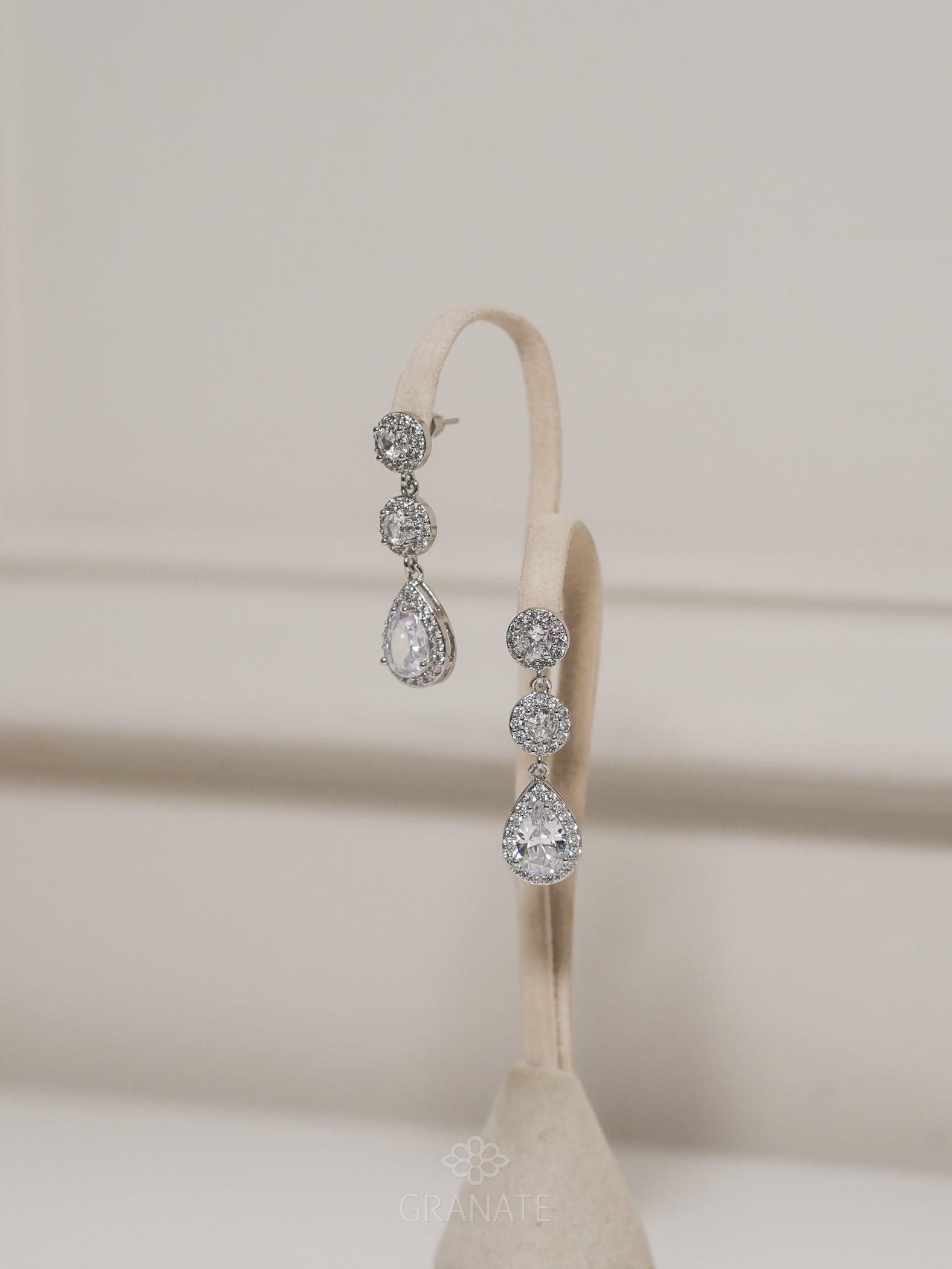 Aretes Solitarios y Gota Halo