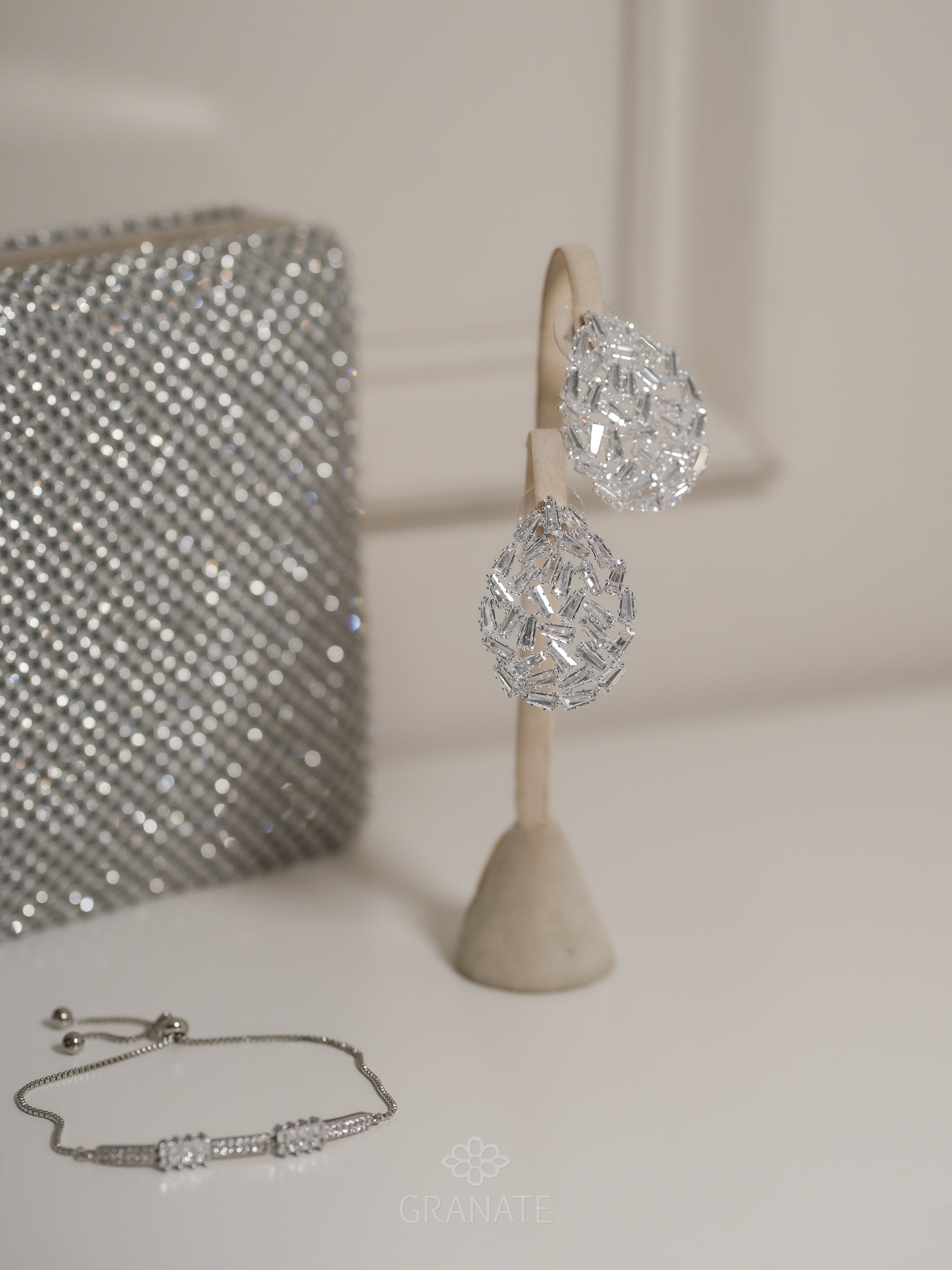 Aretes Gota Cristales - Plateado