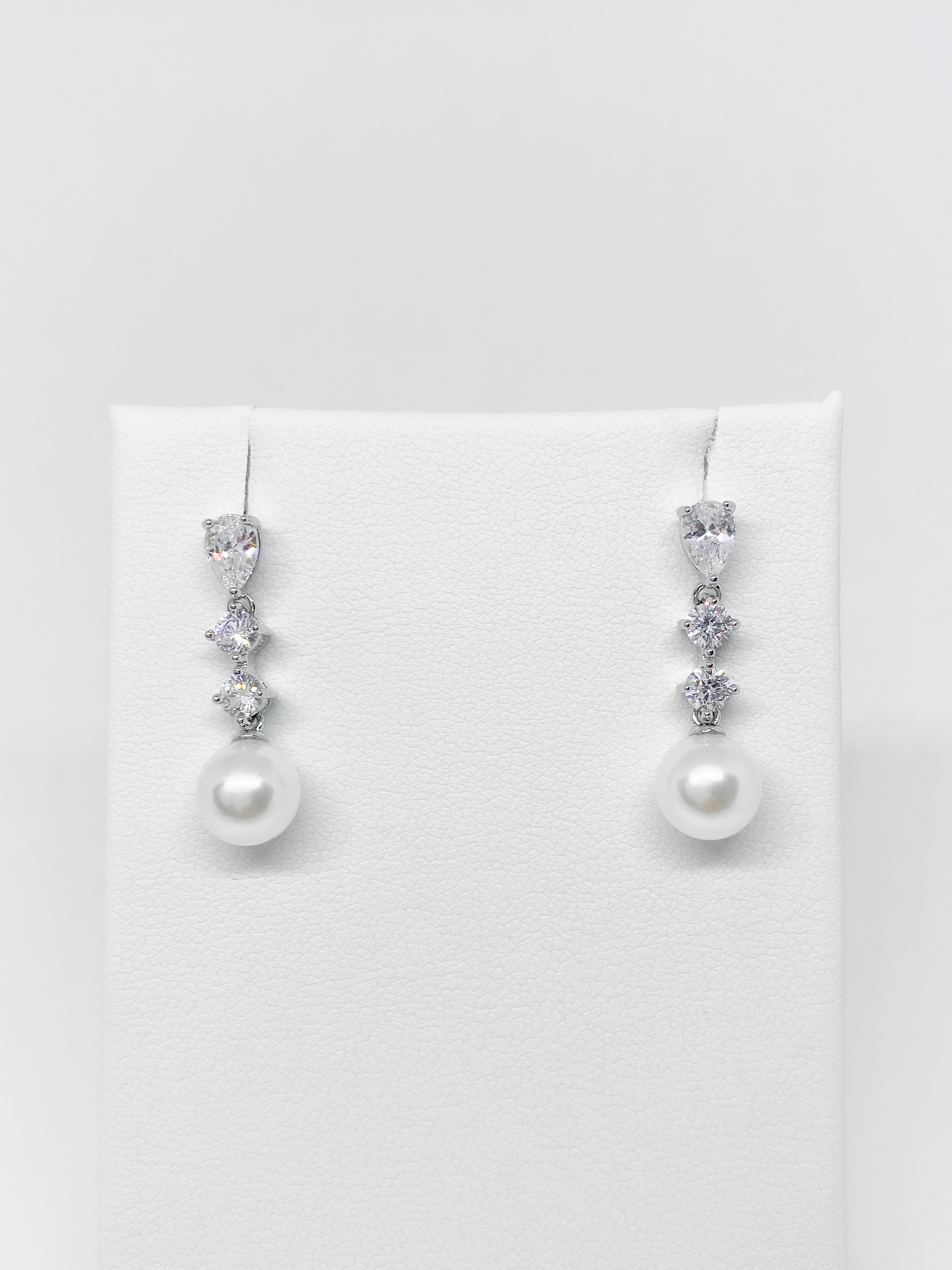 Aretes Gota Zirconia y Perla