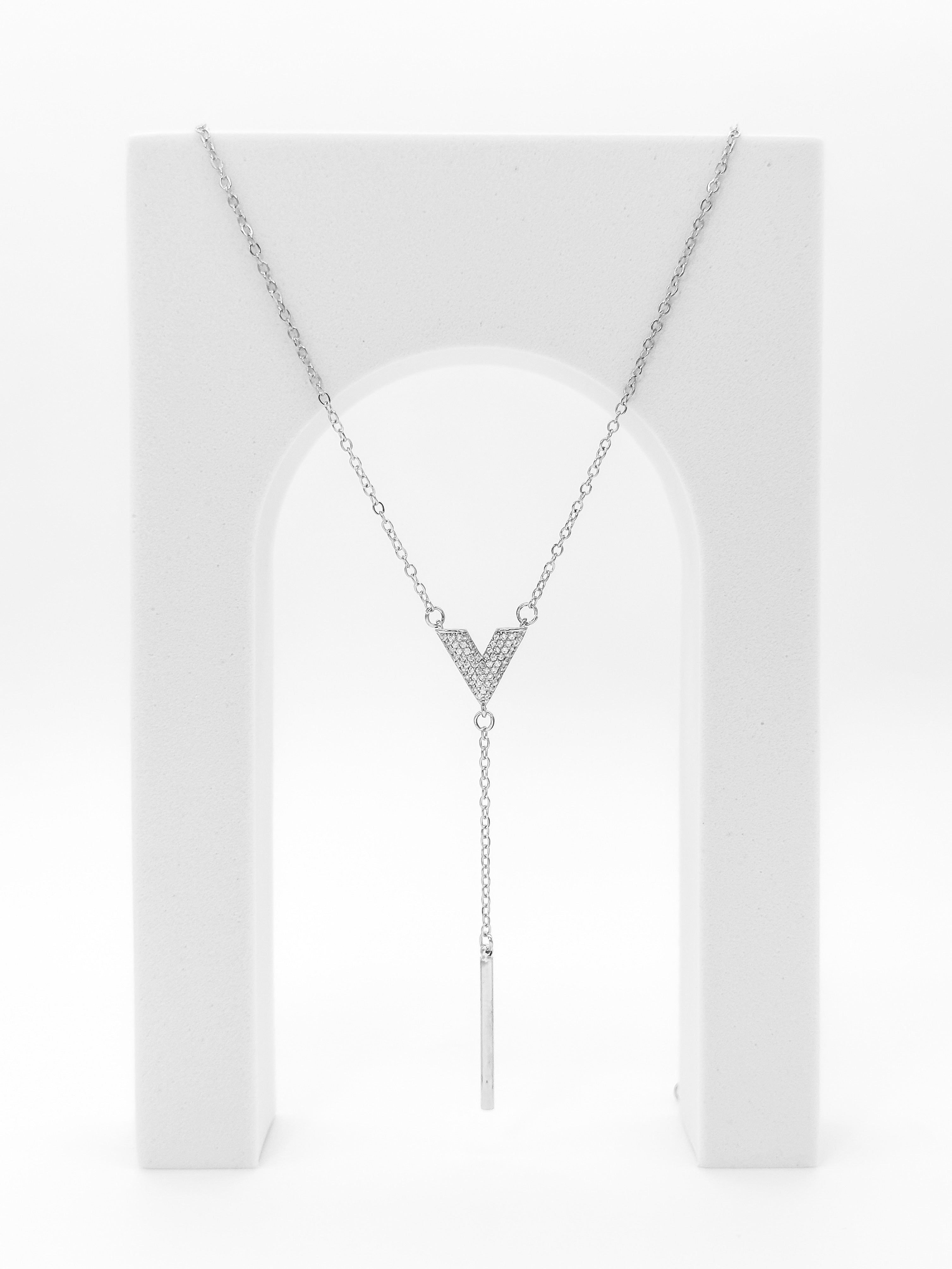 Collar Uve Corbatín