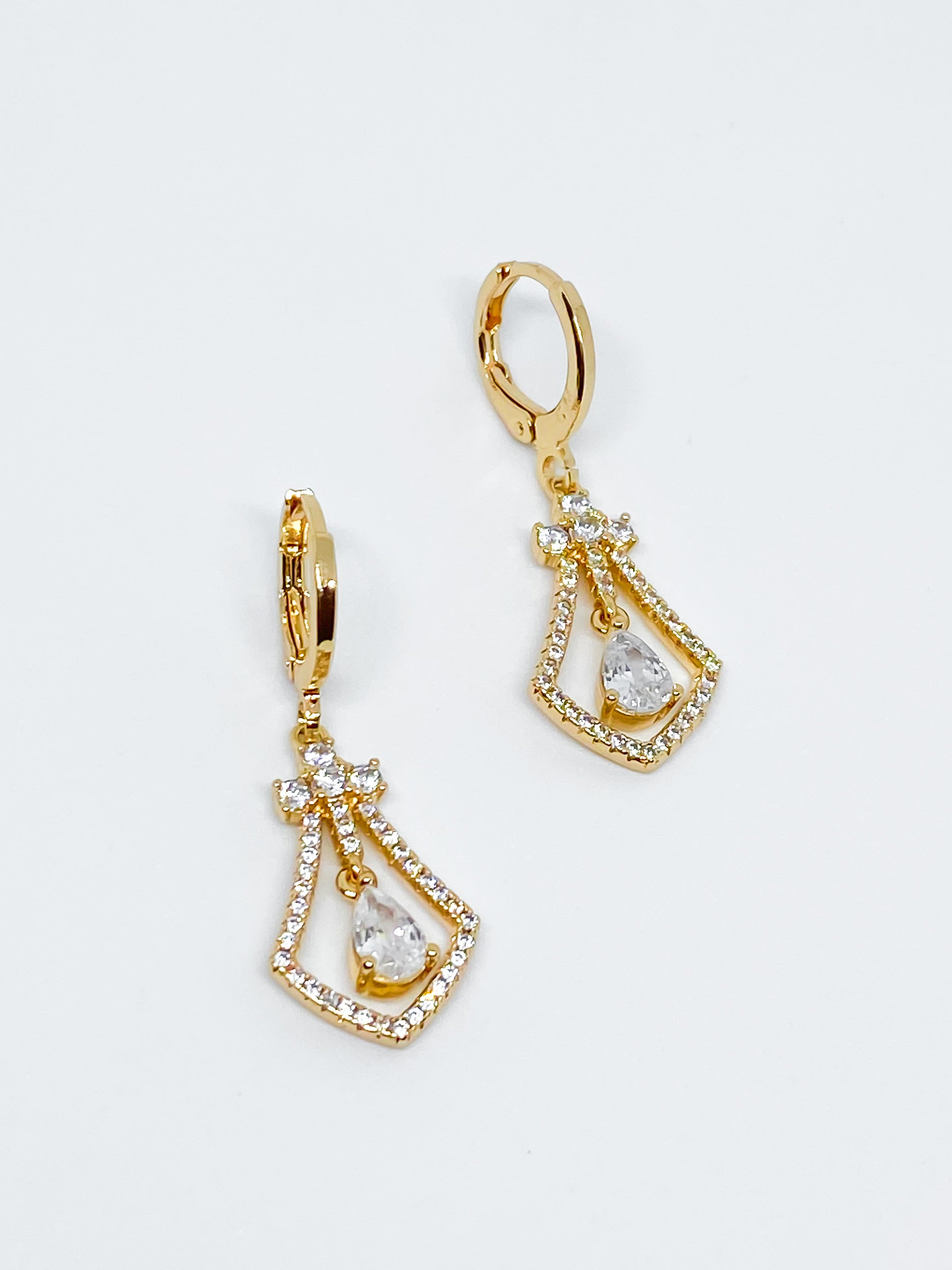 Aretes Escudo Zirconias