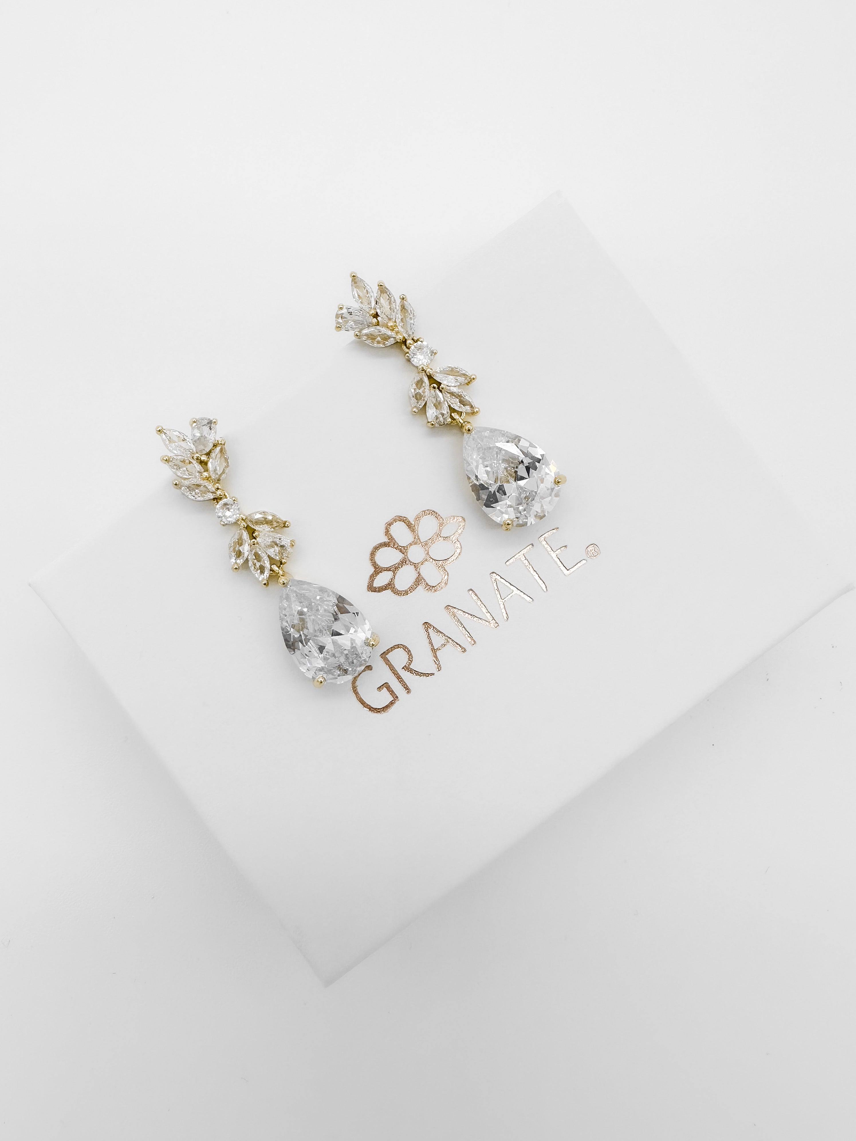 Aretes Hojas y Gota - Dorado