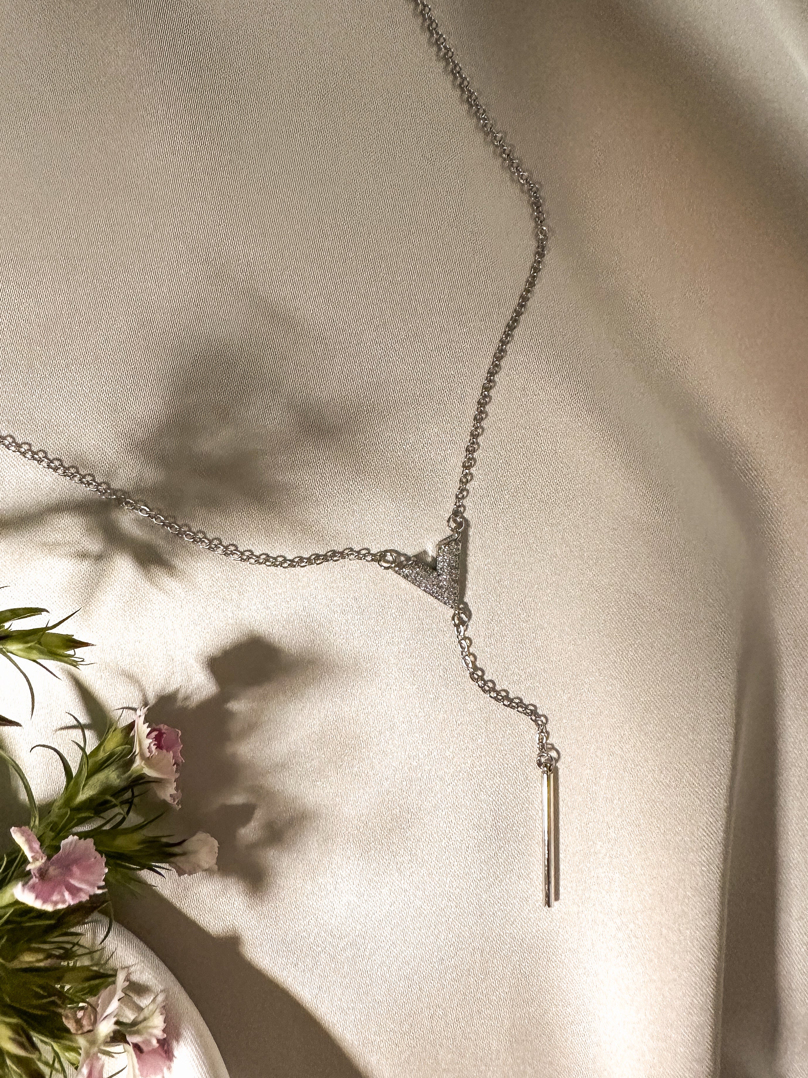Collar Uve Corbatín