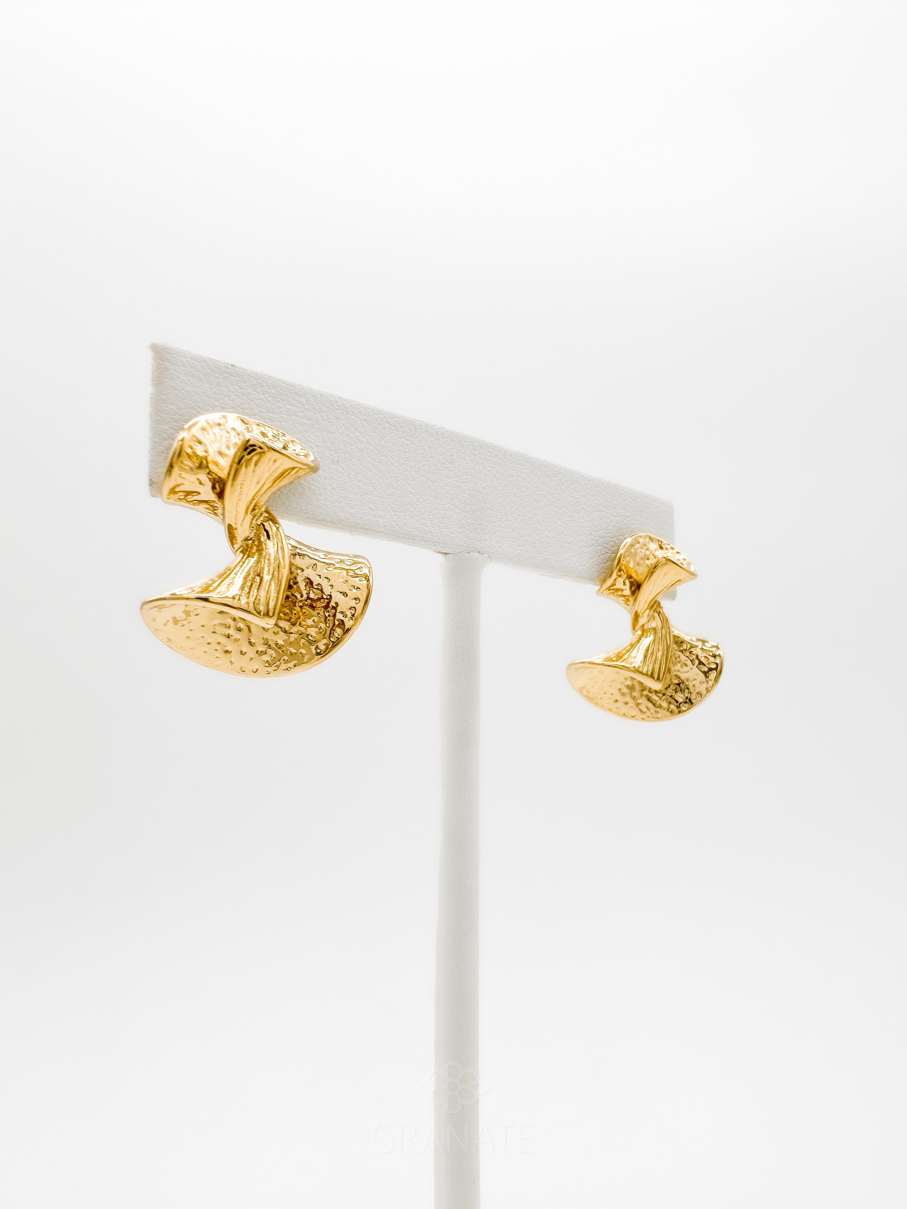 Aretes Doblés Dorados