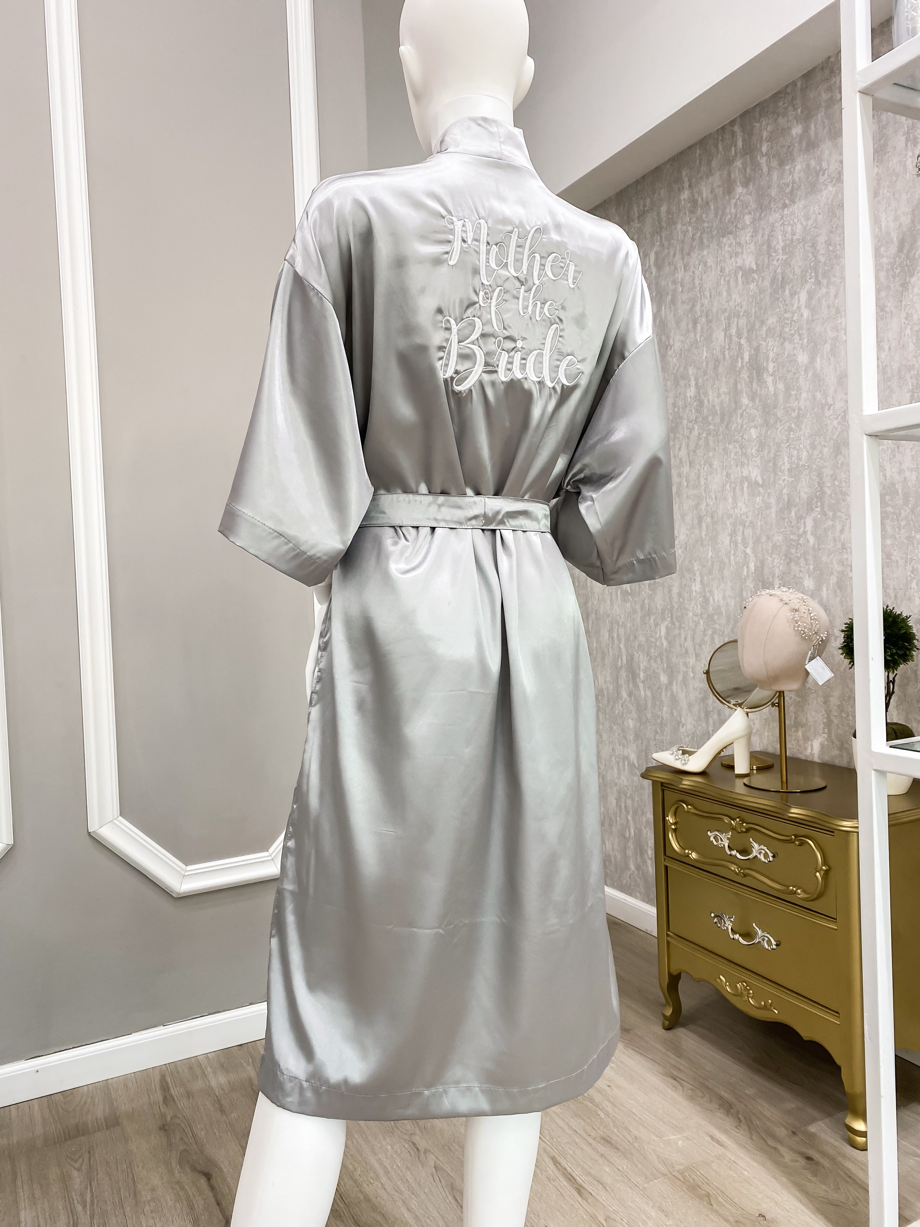 Bata Bordada “Mother Of The Bride” - Las Favoritas