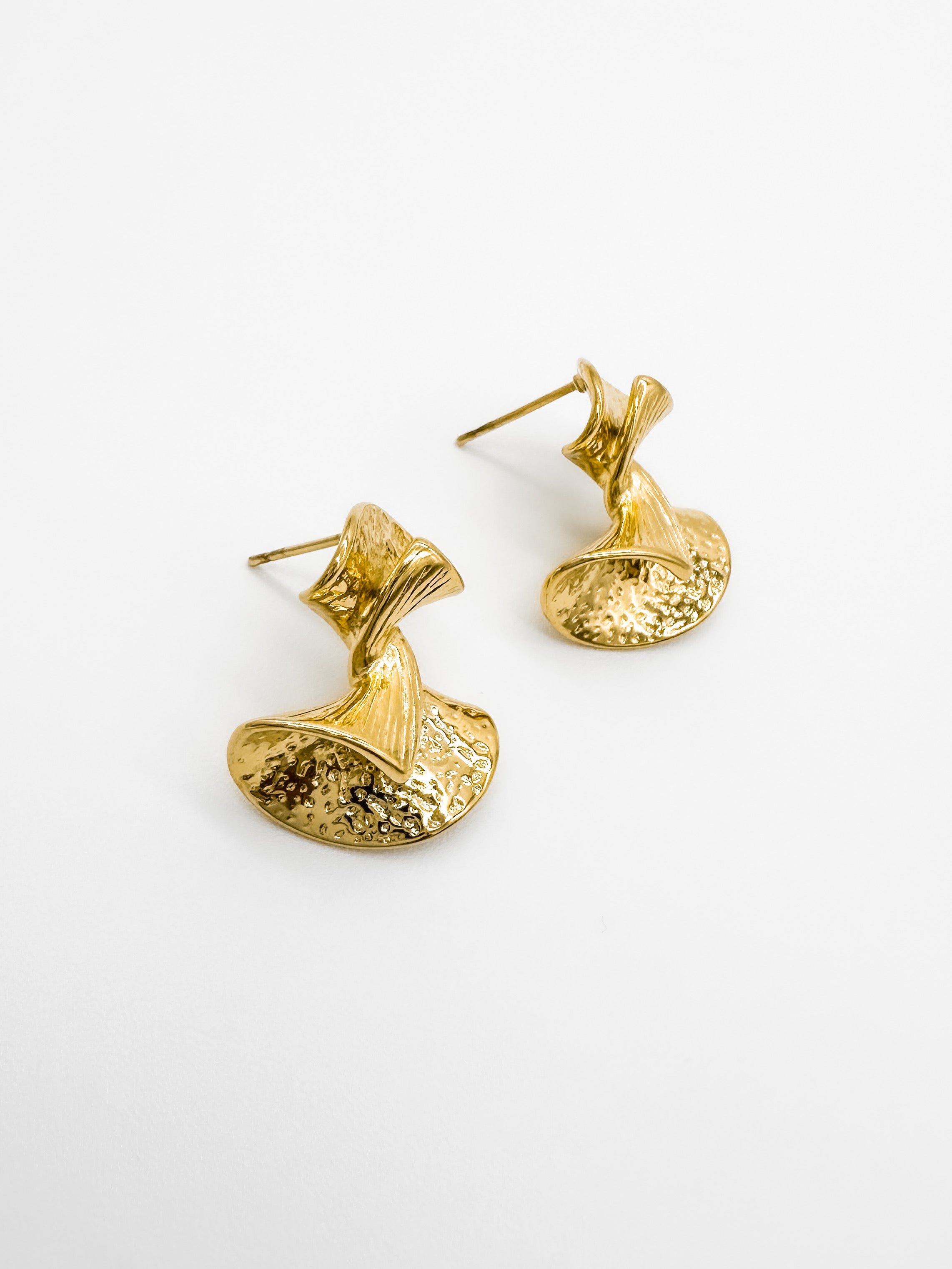Aretes Doblés Dorados