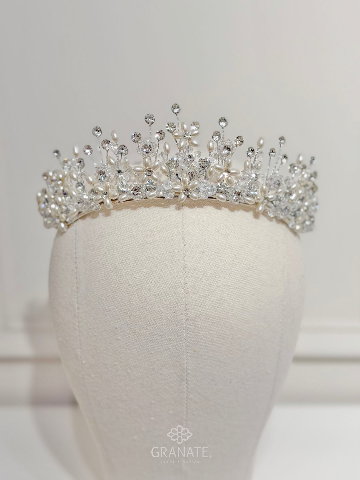 Tiara Eira