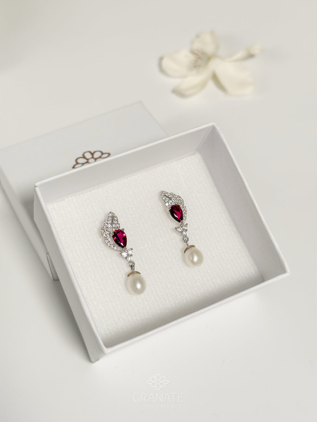 Aretes Hoja Gota Burgundy de Plata