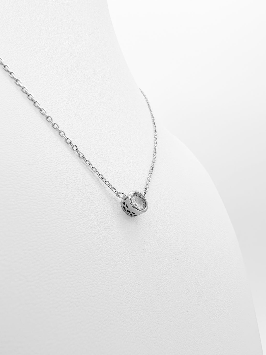 Collar Solitario Bisel de Plata