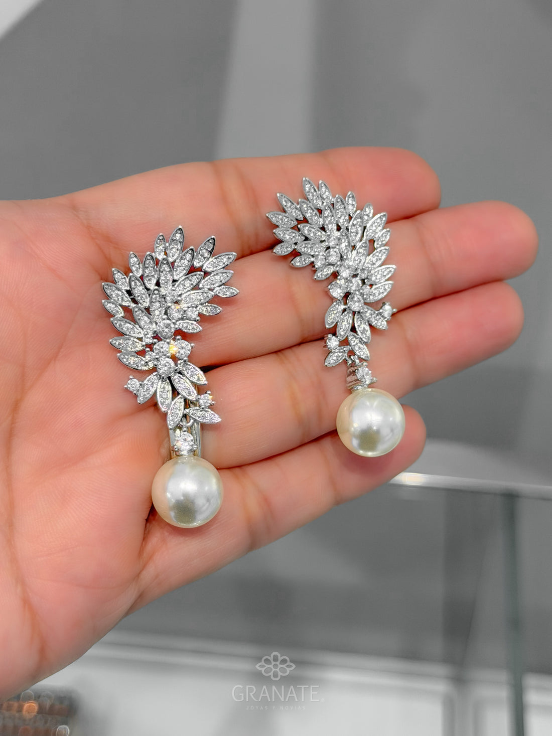 Aretes Hojas y Perla