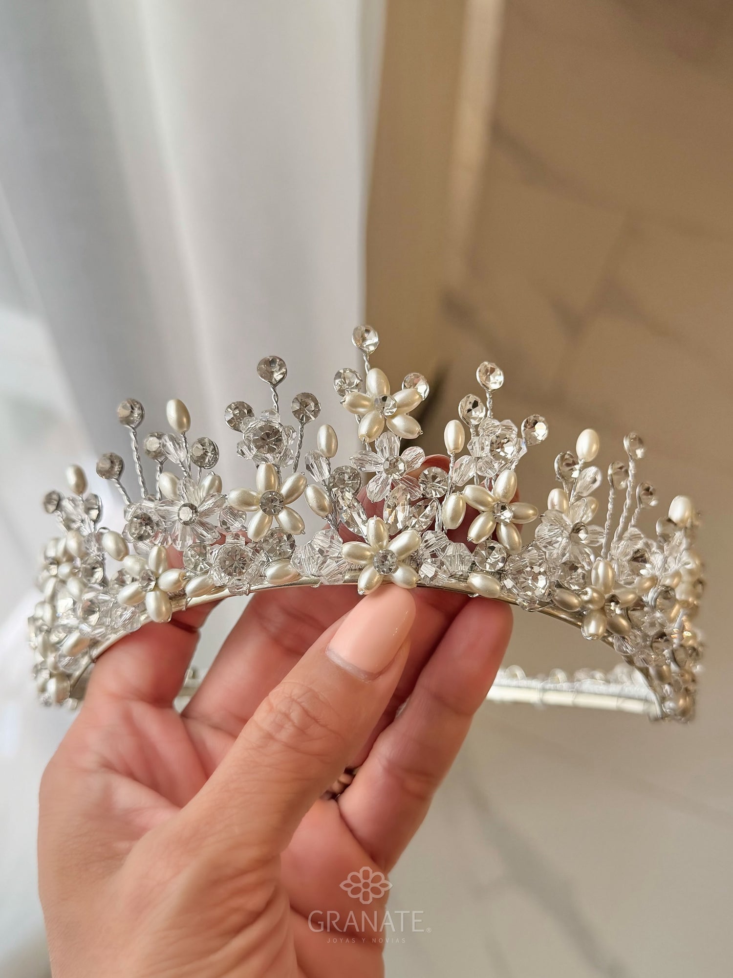 Tiara Eira