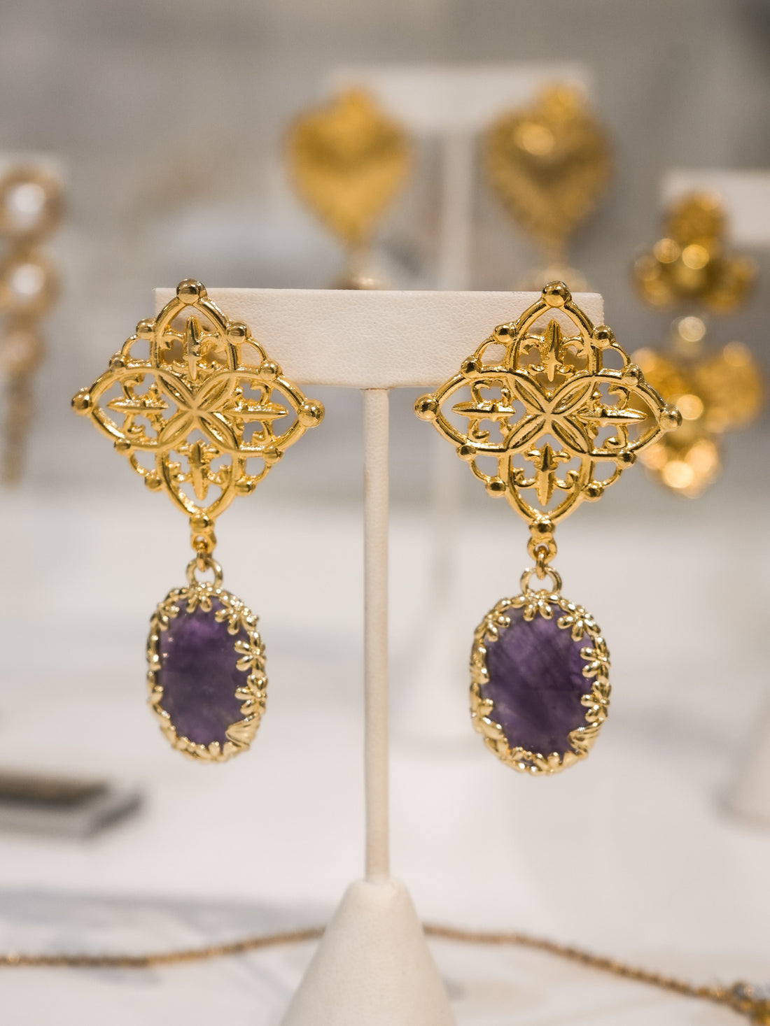 Aretes Flor de Liz Morado