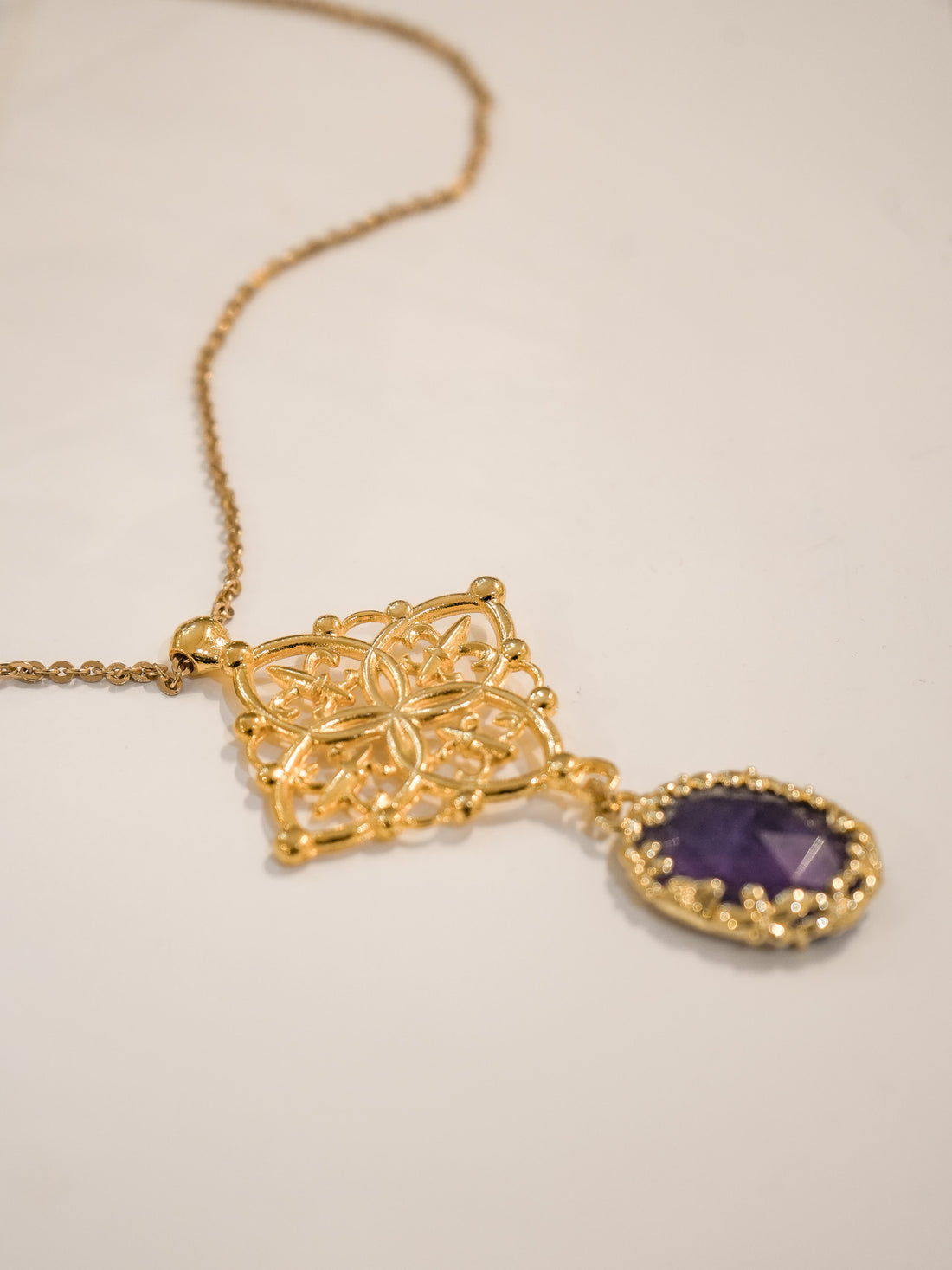 Collar Flor de Liz Morado