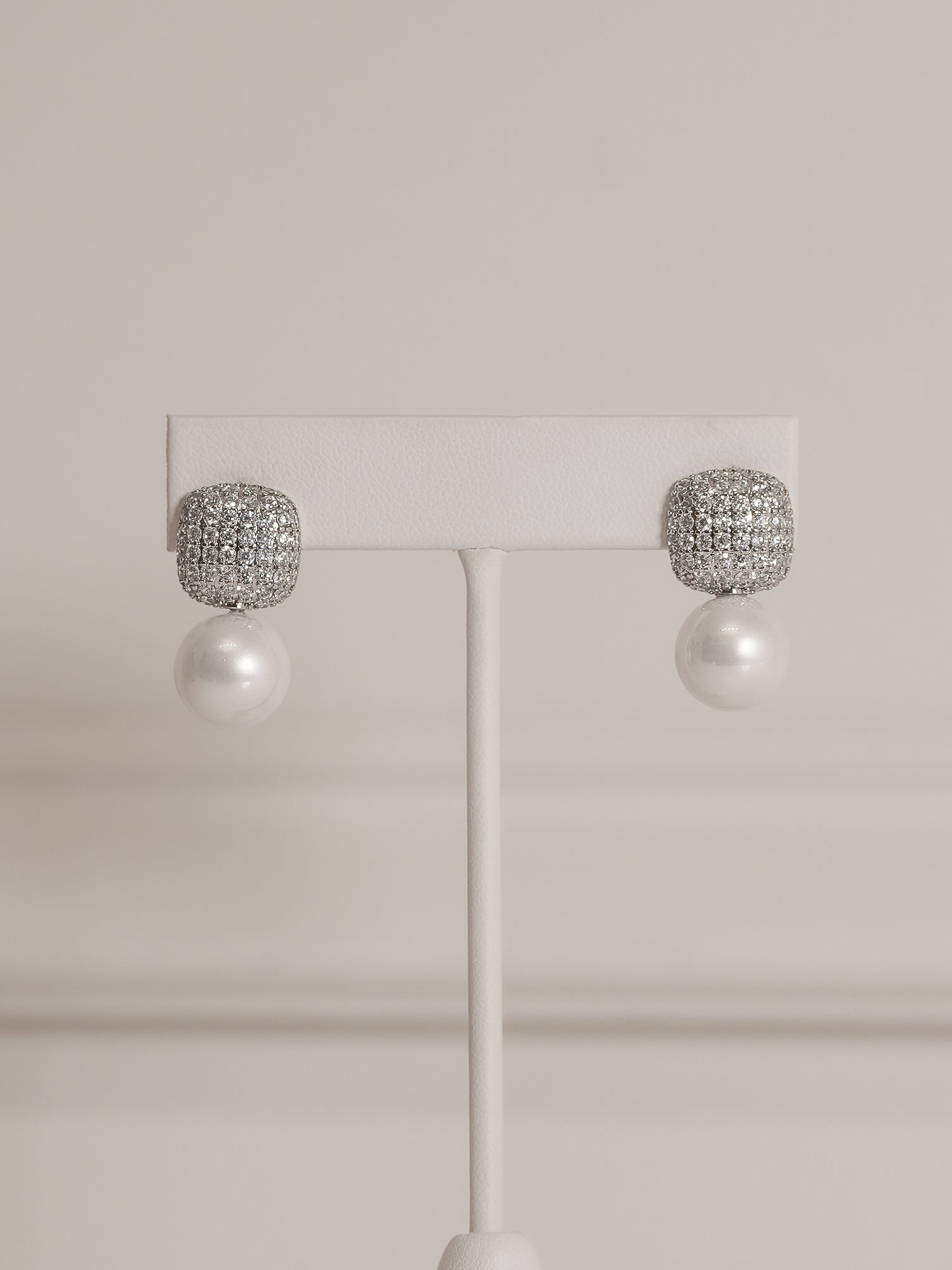 Aretes Cuadro Pavé y Perla