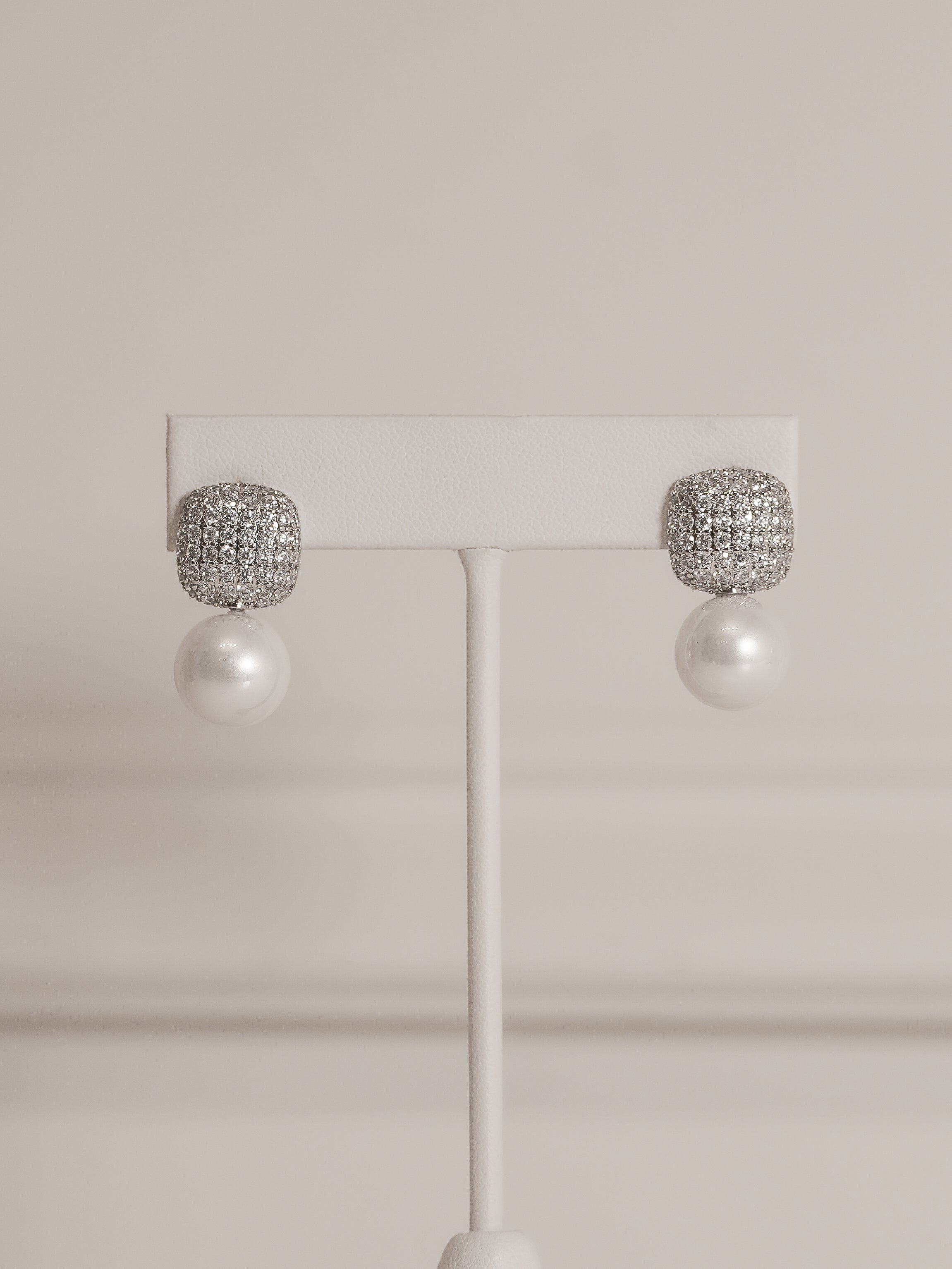 Aretes Cuadro Pavé y Perla