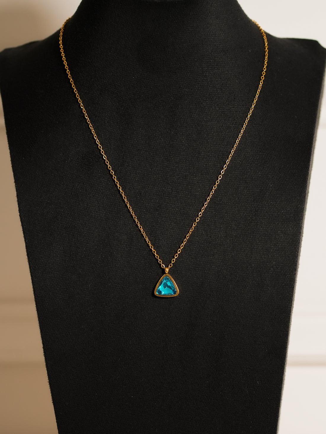 Collar Triángulo