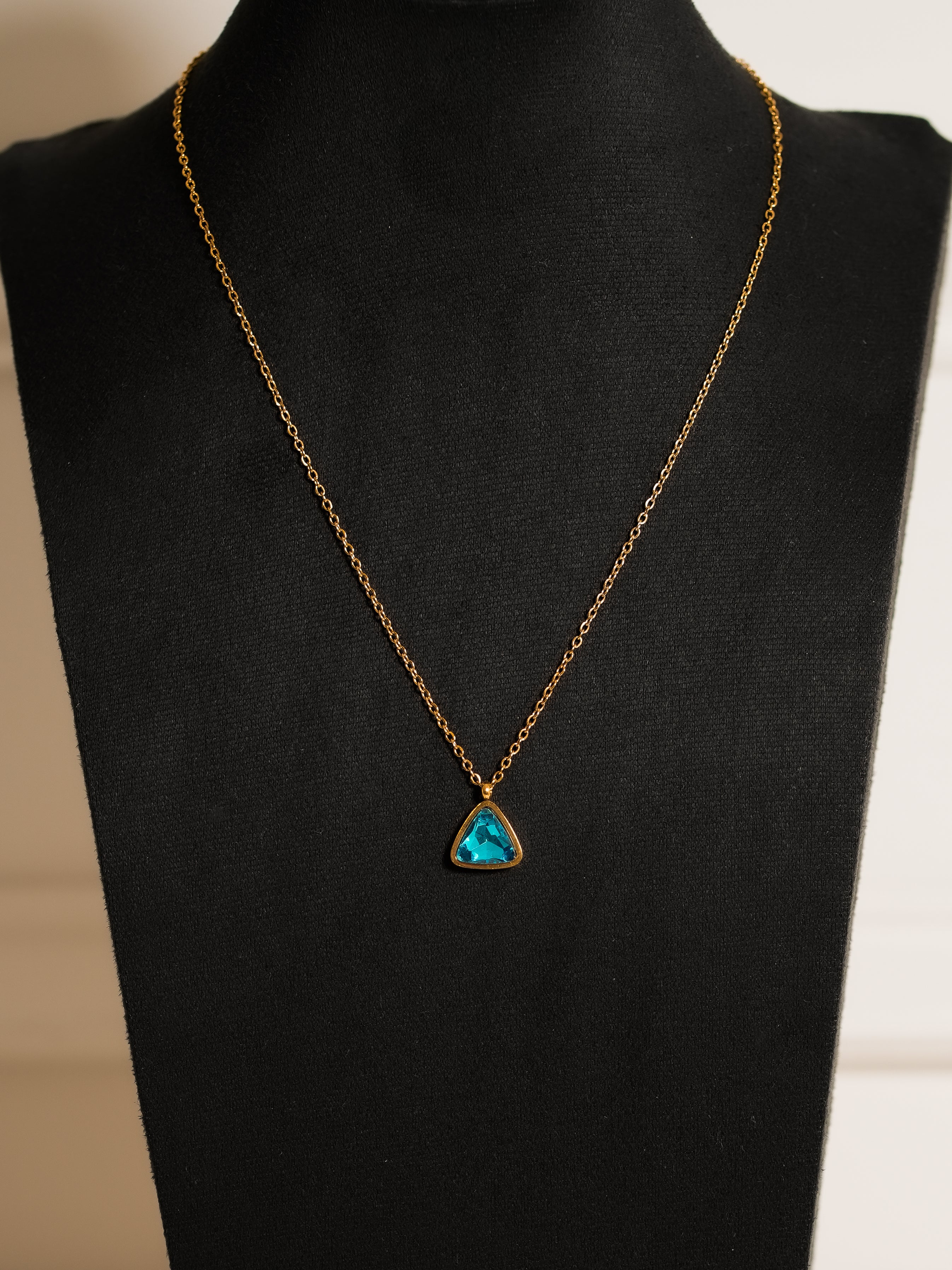 Collar Triángulo