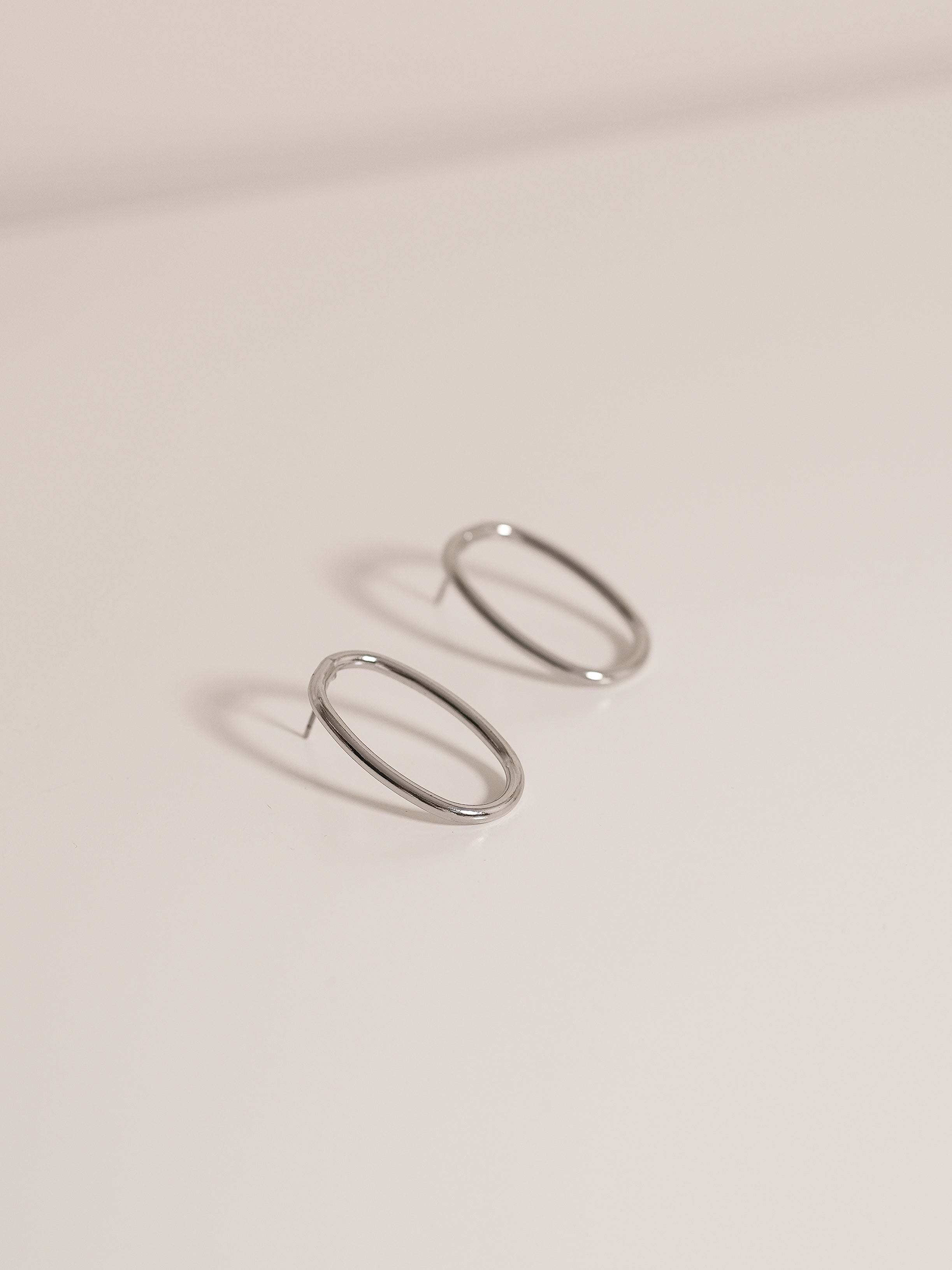 Aretes Minimalista Oval