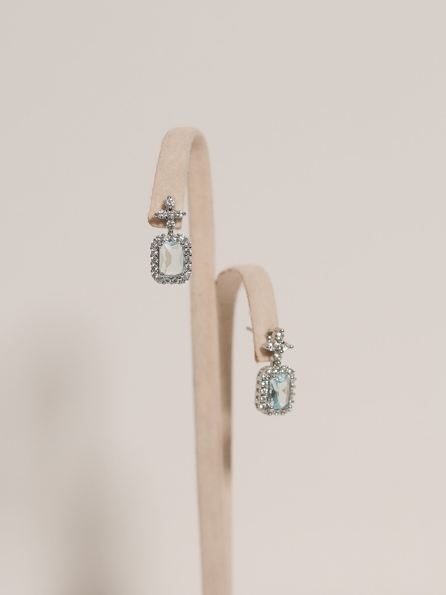 Aretes Flor Rectángulo Halo