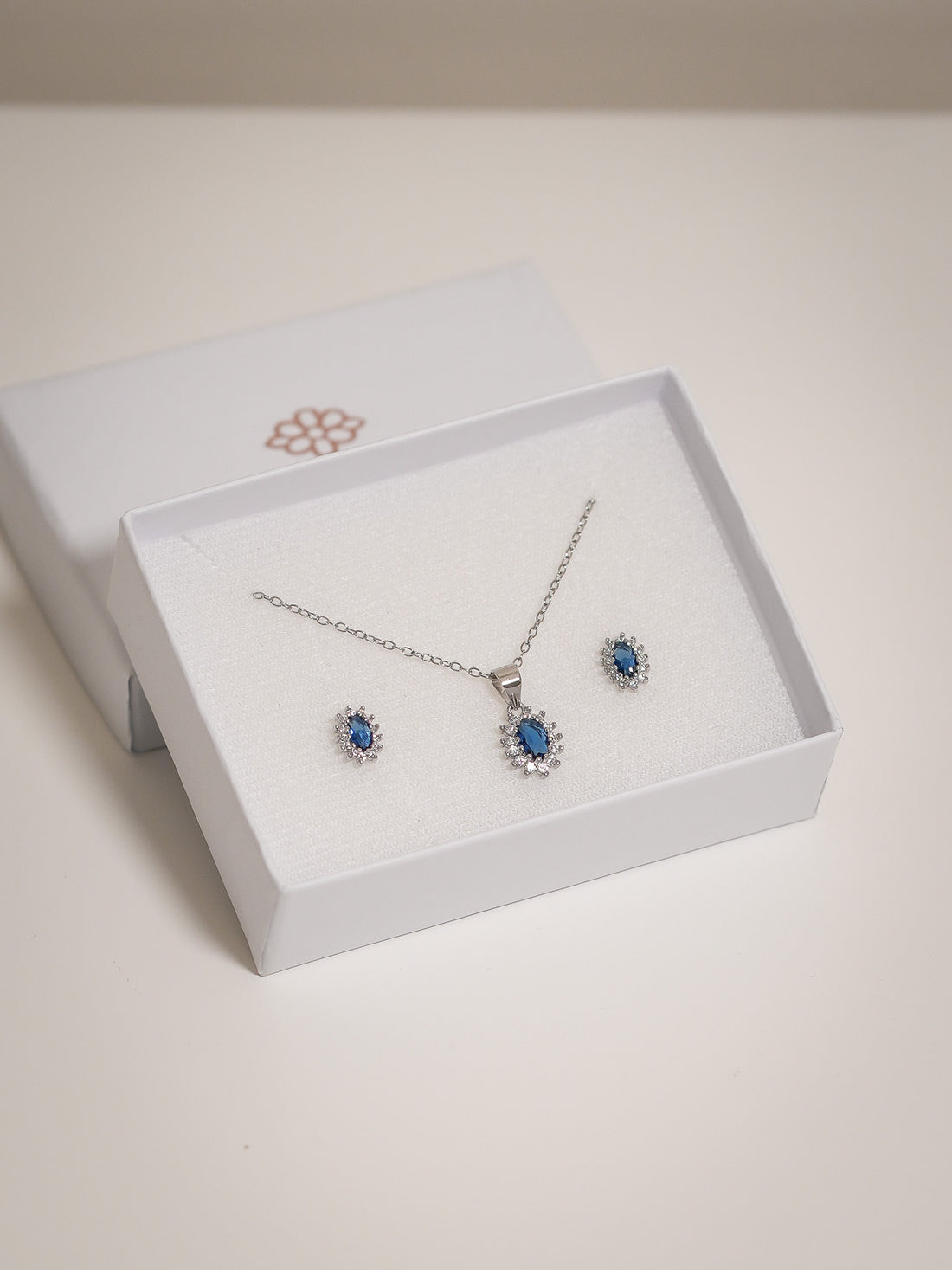 Juego Oval Halo de Plata - Zafiro