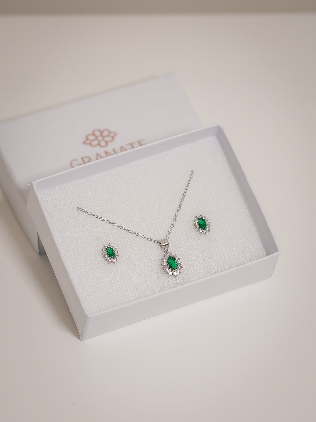 Juego Oval Halo de Plata - Esmeralda