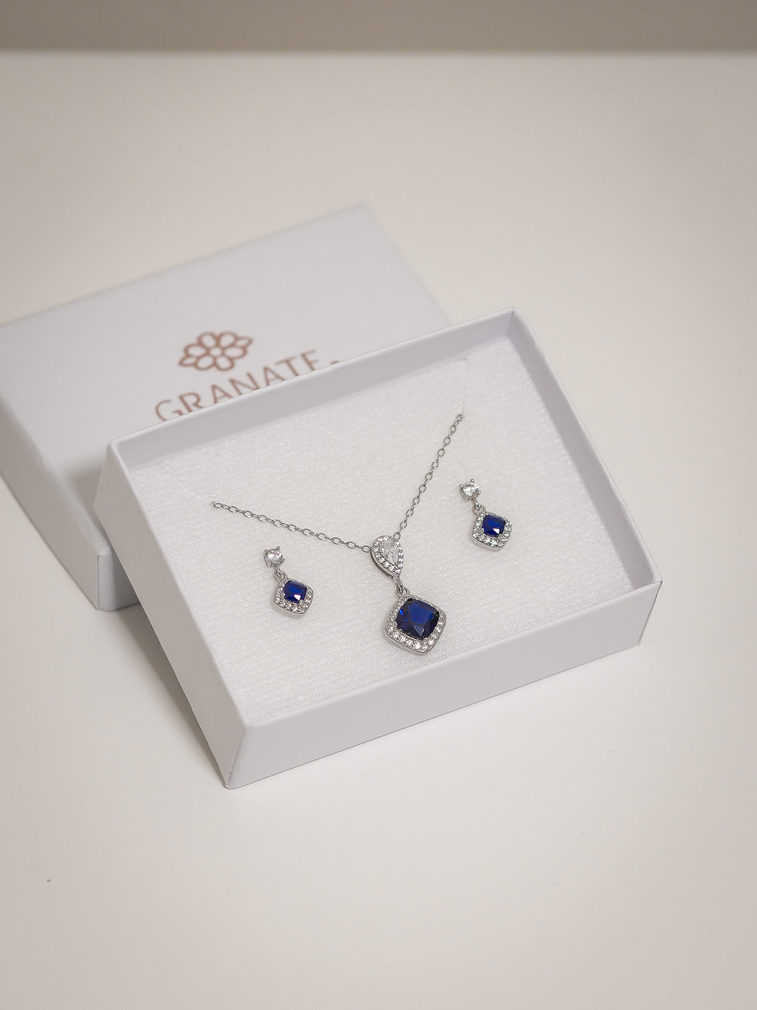 Juego Rombo Colgante Halo de Plata - Zafiro