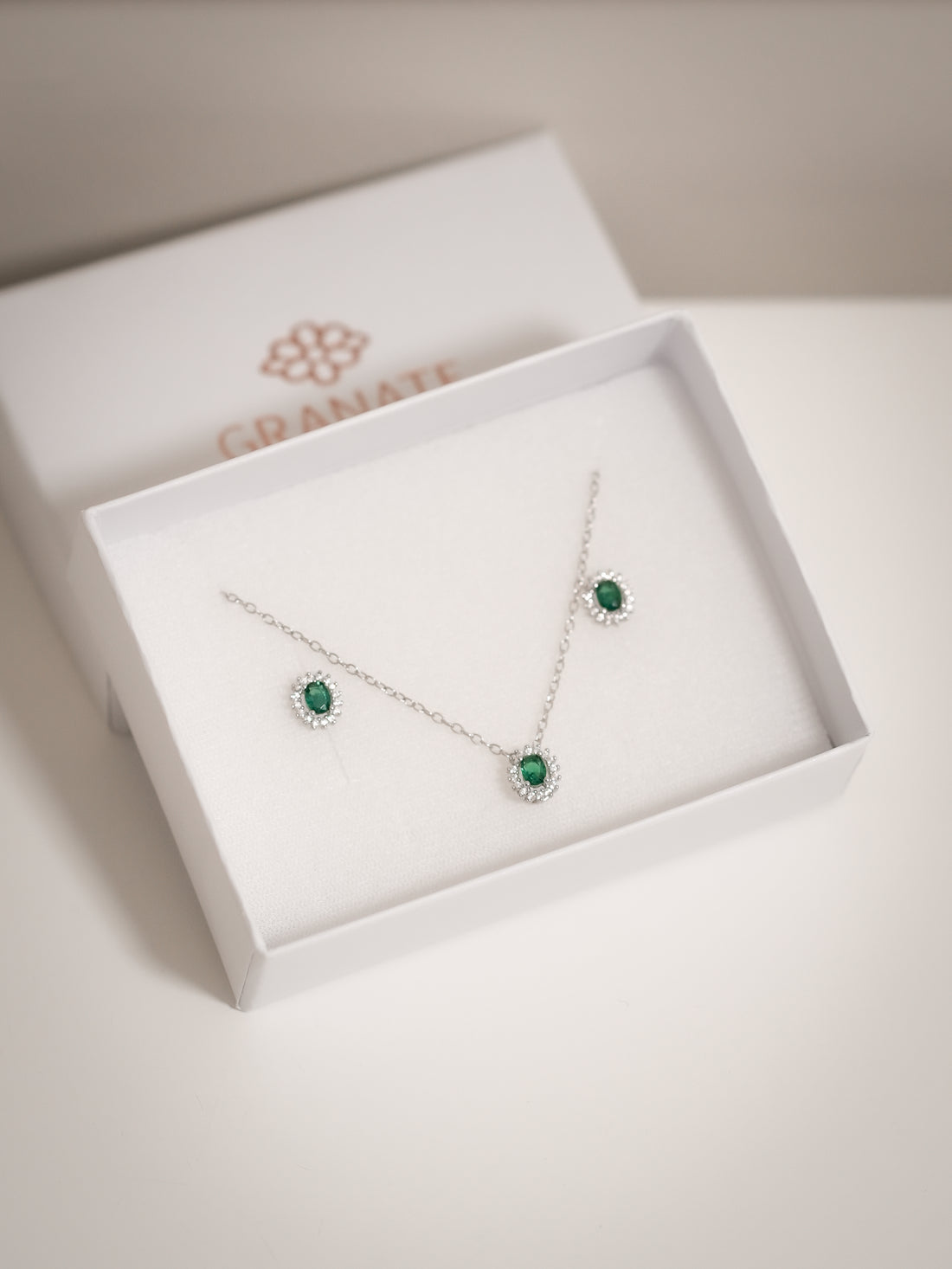 Juego Oval Mini de Plata - Esmeralda