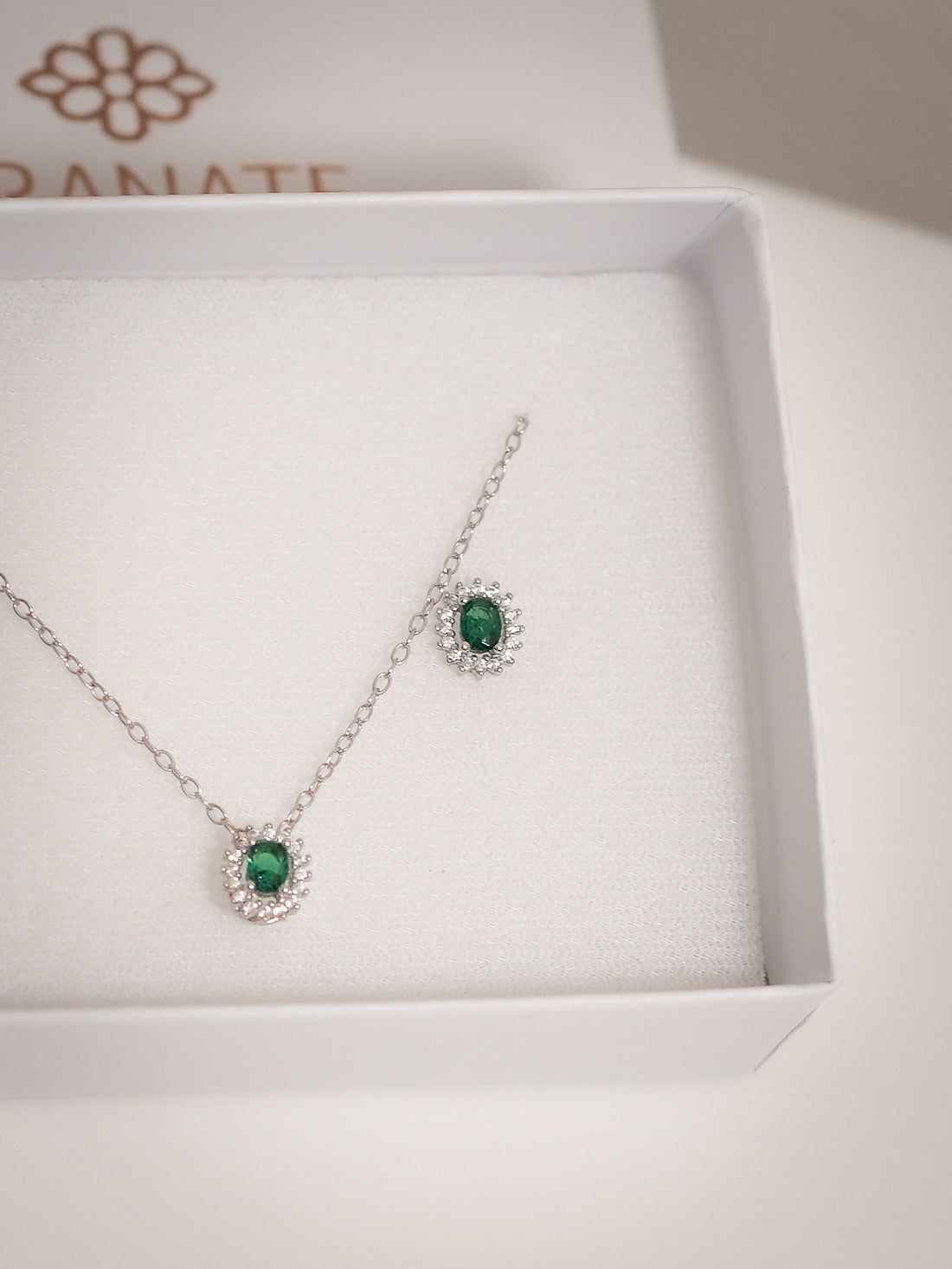 Juego Oval Mini de Plata - Esmeralda