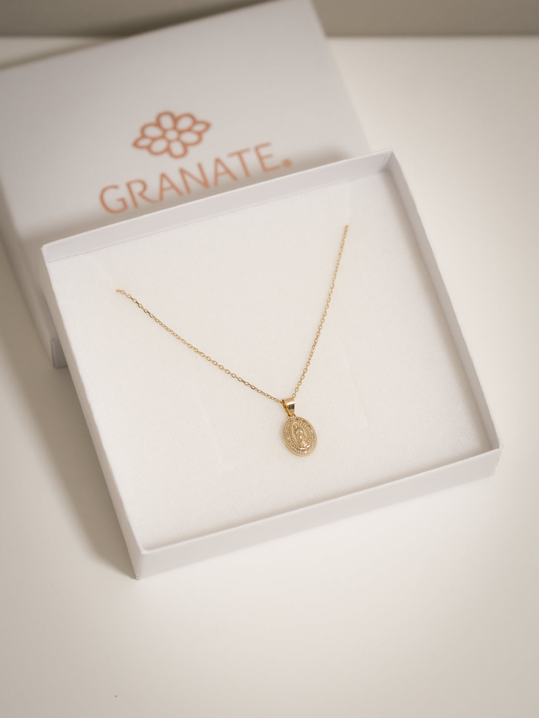 Collar Medalla Guadalupe de Oro 10 kilates