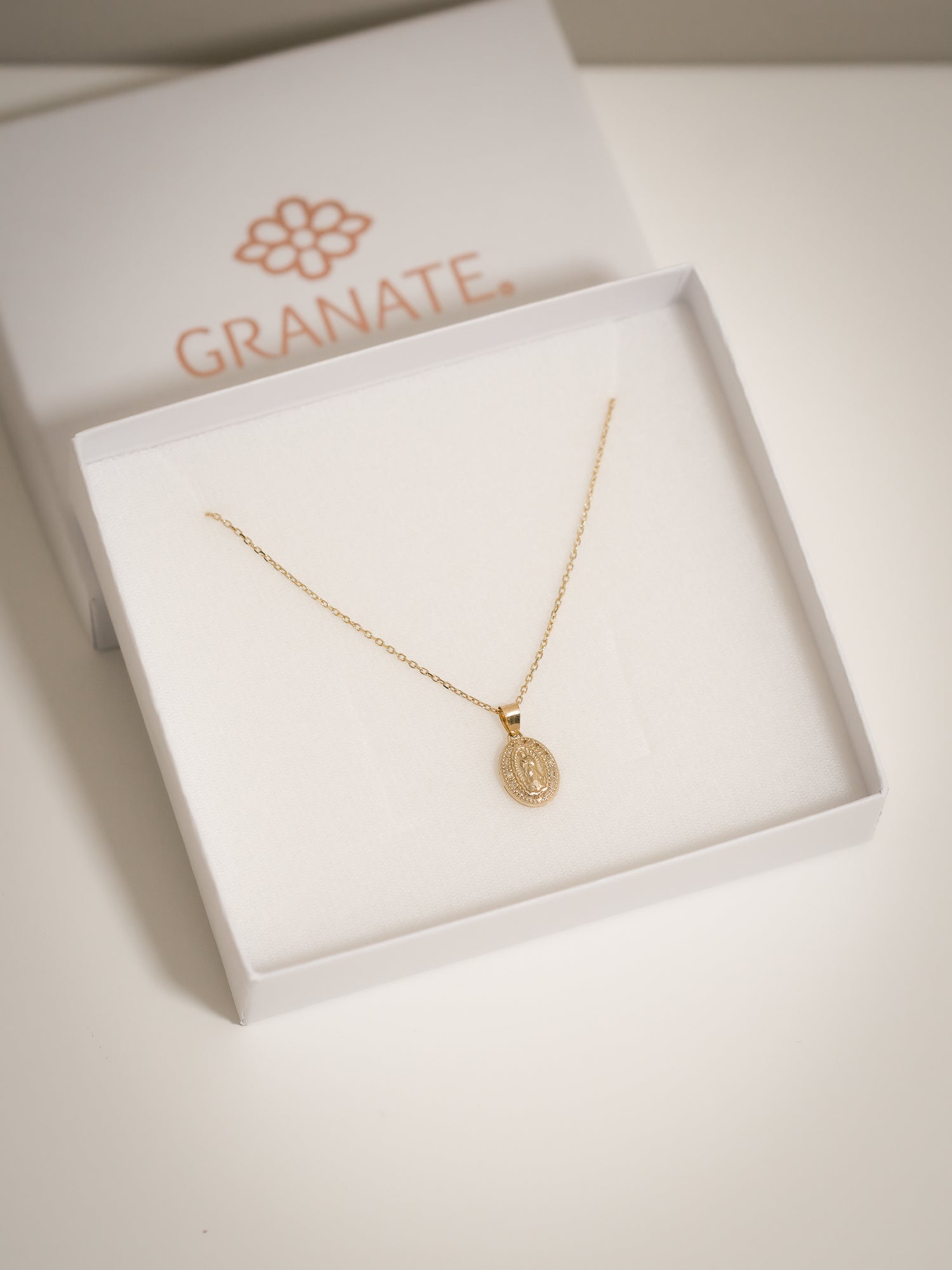 Collar Medalla Guadalupe de Oro 10 kilates