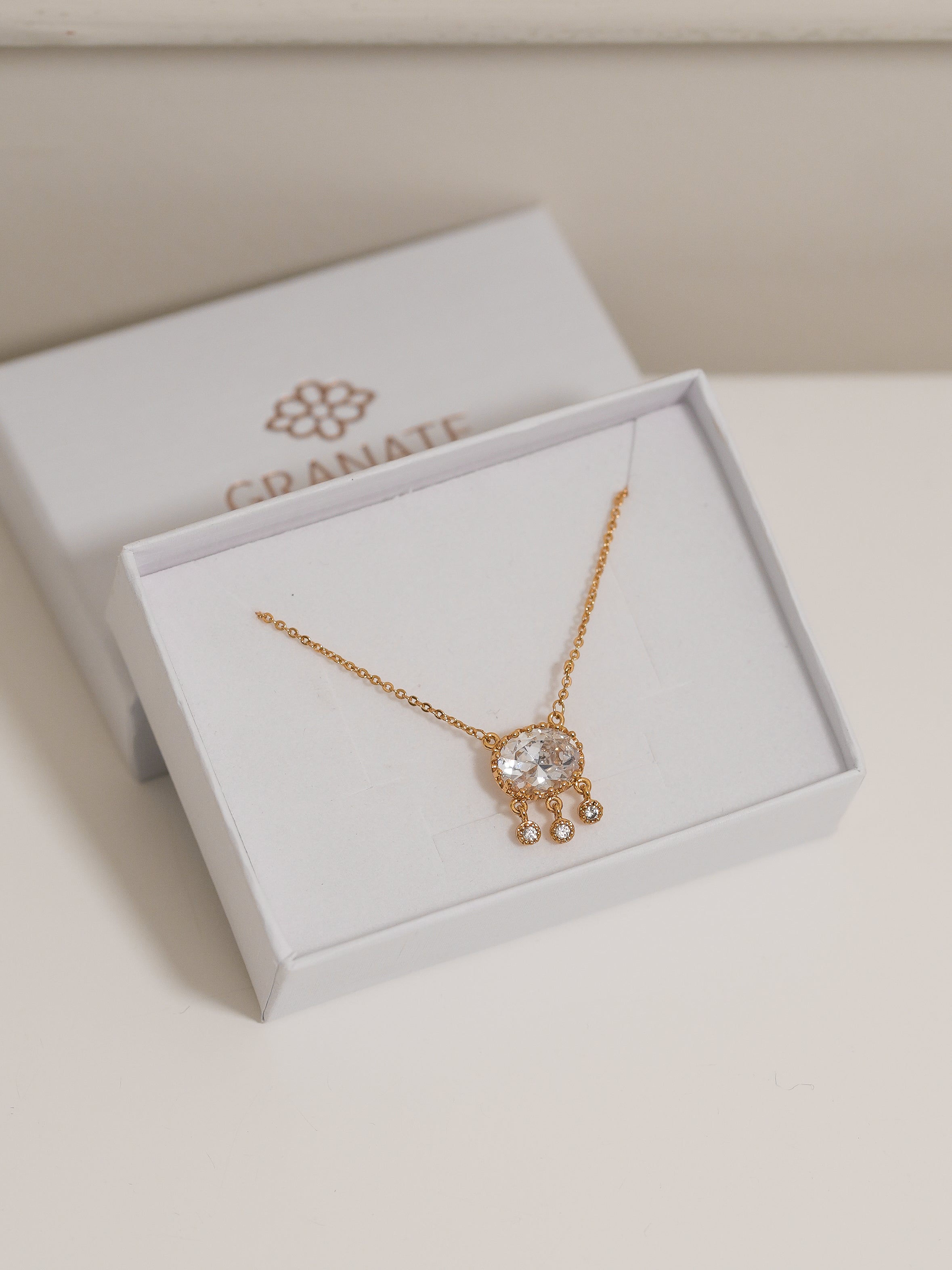 Collar Oval con Dijes