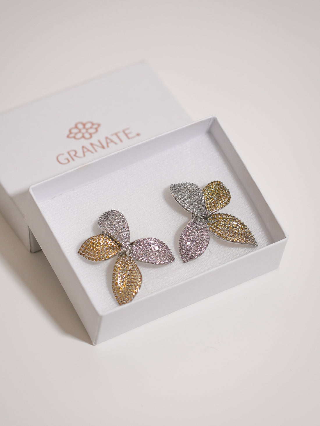 Aretes Hojas Onduladas Pavé