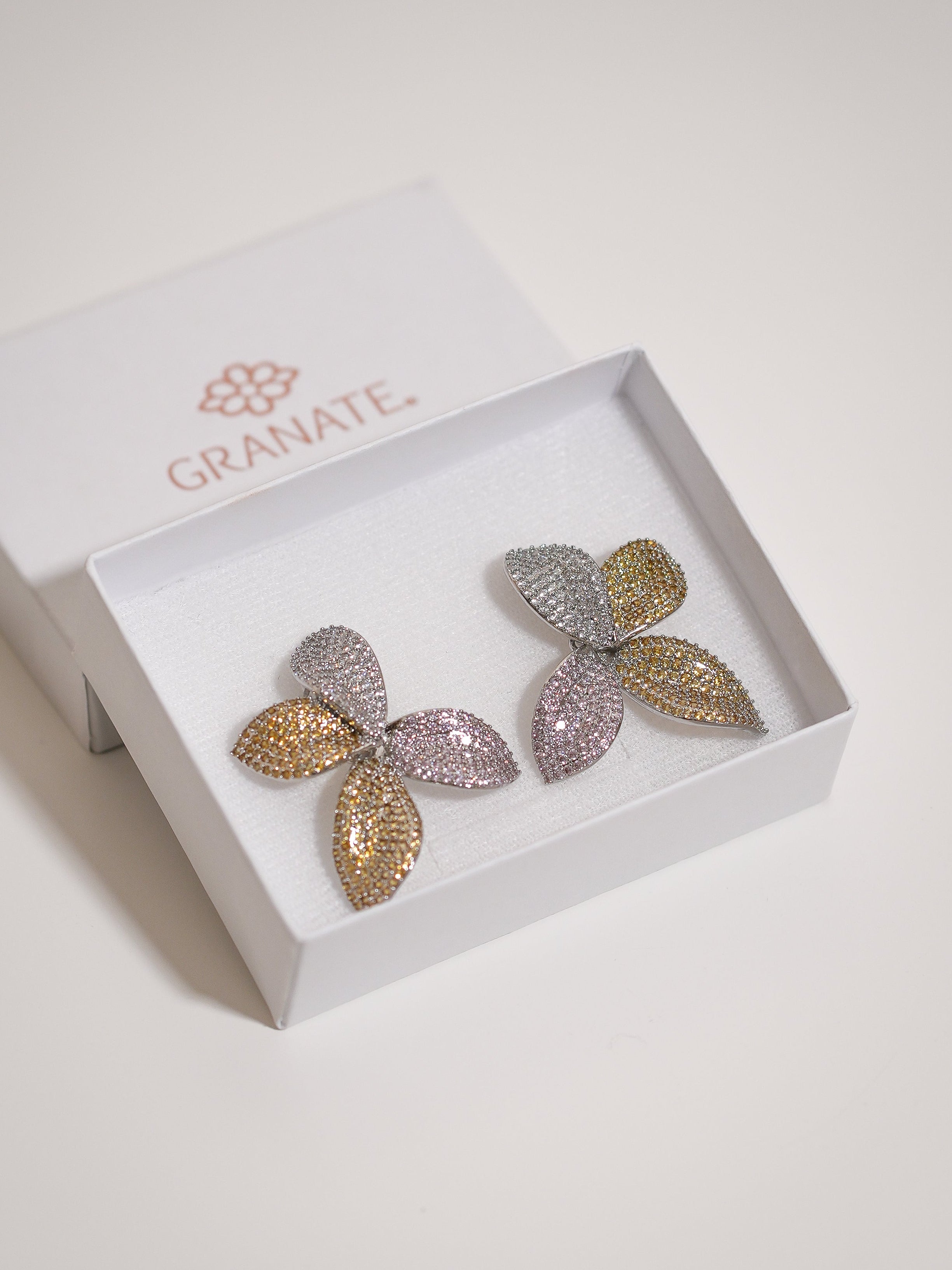 Aretes Hojas Onduladas Pavé